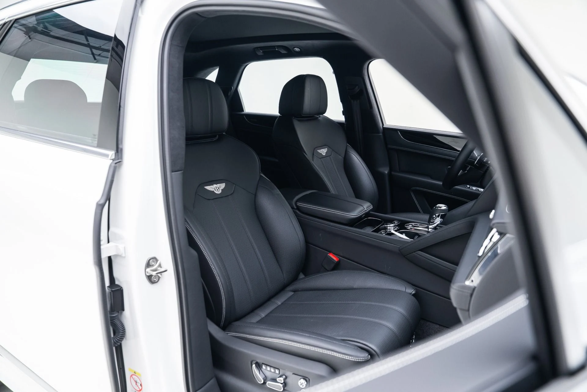 mph030_3589060839_Used_2024_Bentley_Bentayga_V8_1765306978_469a2b8144