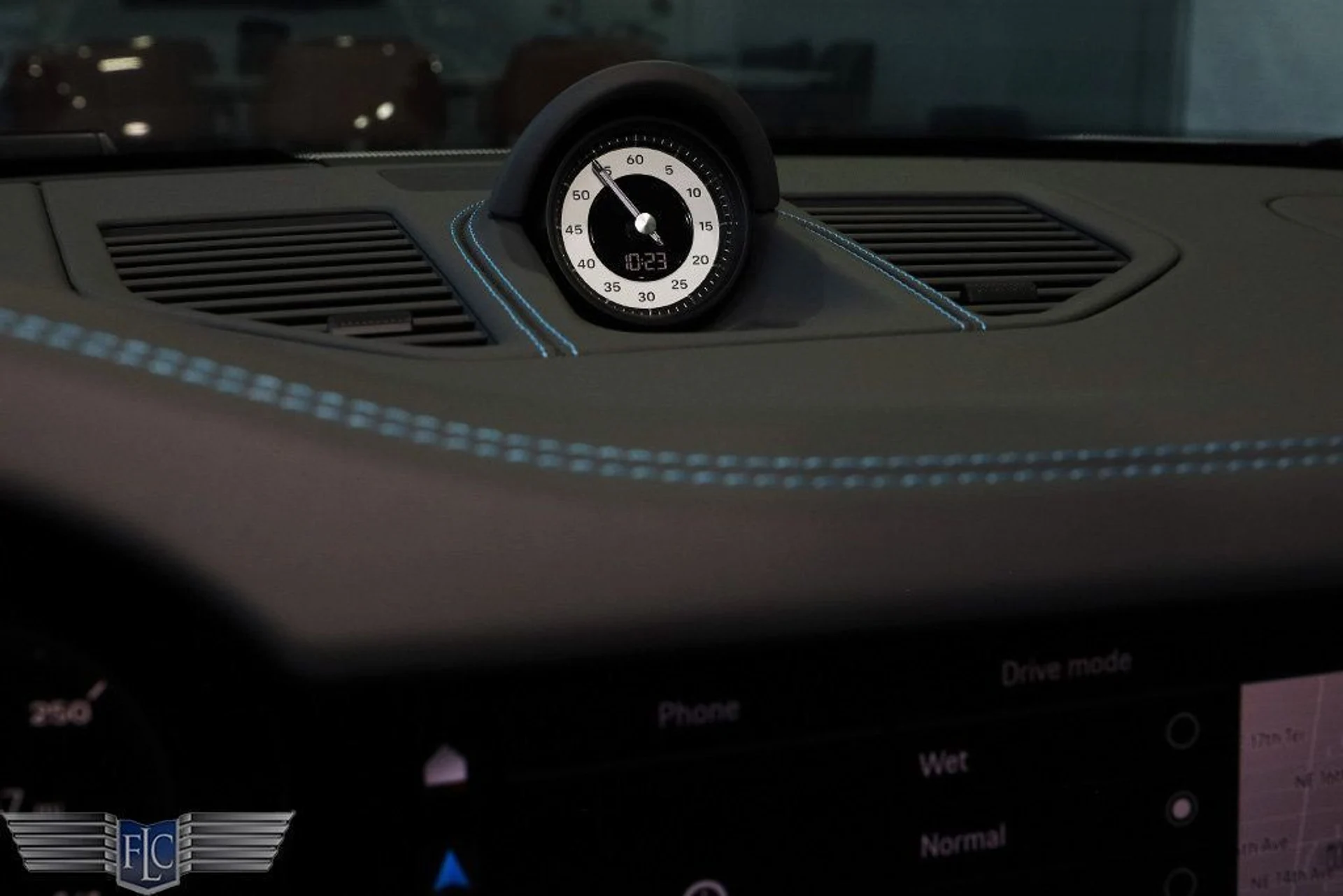 mph030_3597270436_used_2024_porsche_911_carreragtsmanualcoupe_9689_22738585_31_1024_e3dfff7bea