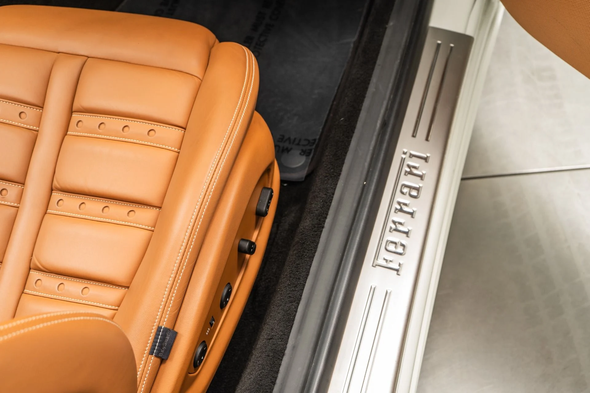 mph030_3601610322_Used_2014_Ferrari_California_1756832165_ec6ddb4f39