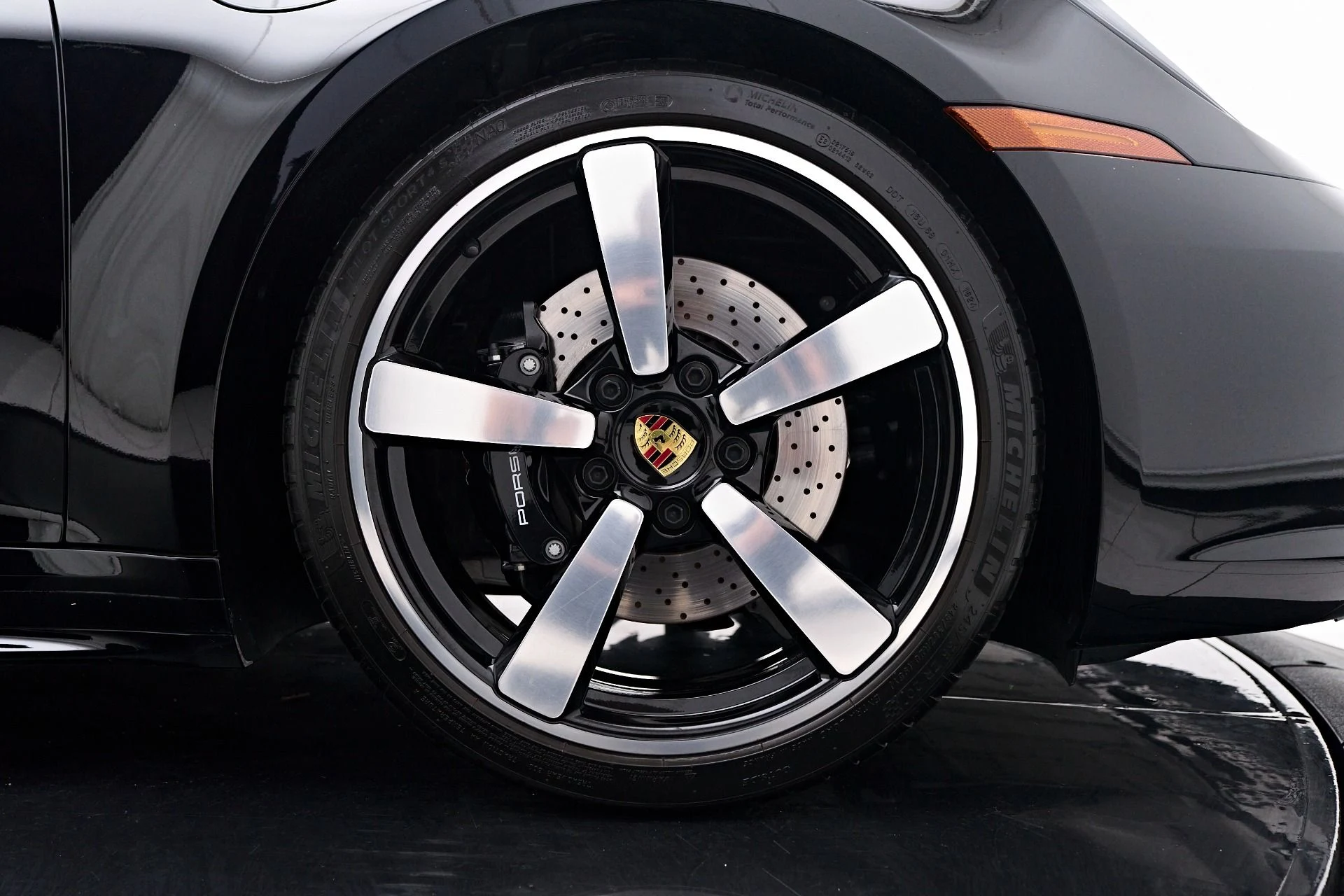 mph030_3608327057_Used_2024_Porsche_911_Carrera_S_1758752822_ee8994f4b1