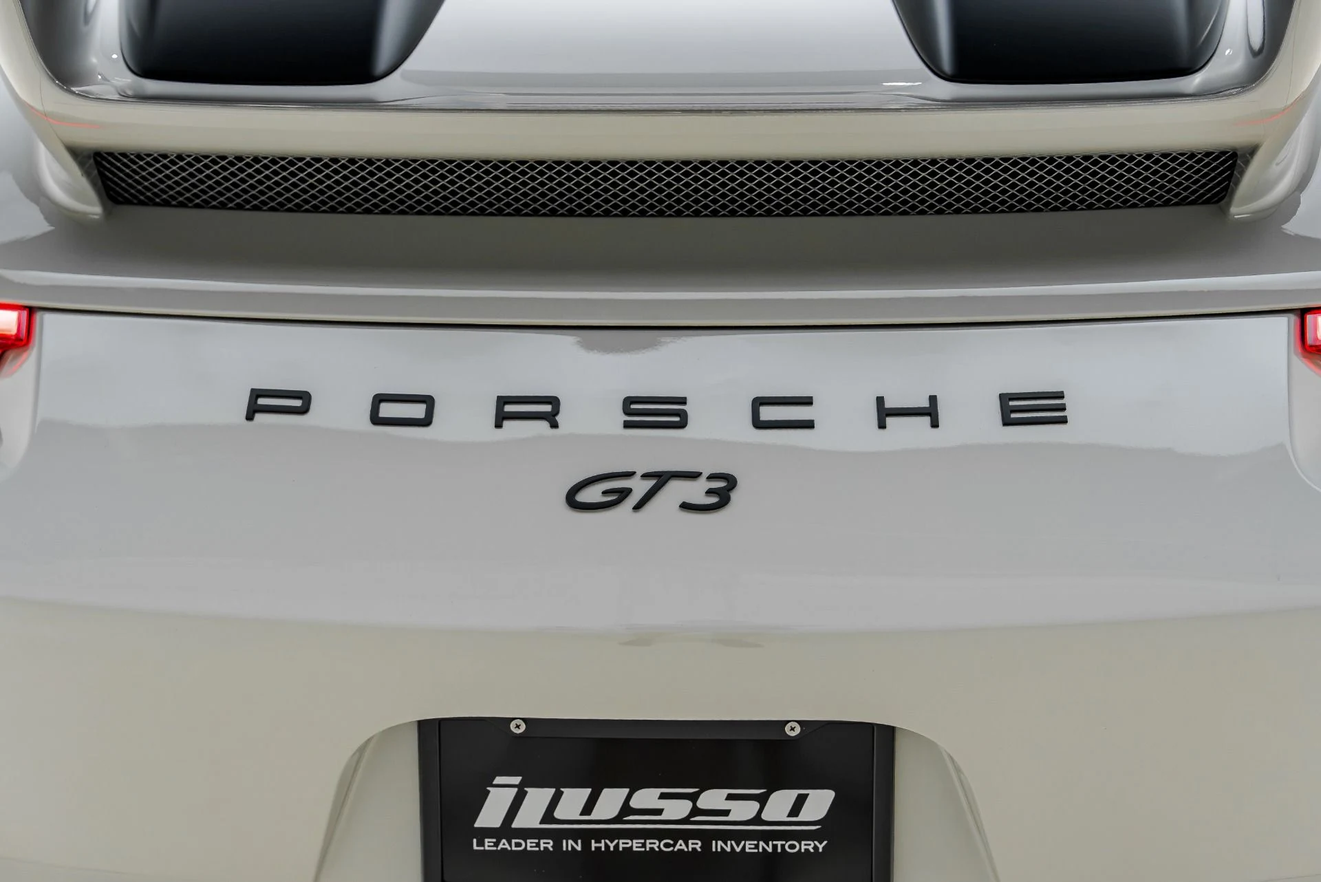mph030_3608875686_Used_2018_Porsche_911_GT_3_1786143727_7a9316c3e0