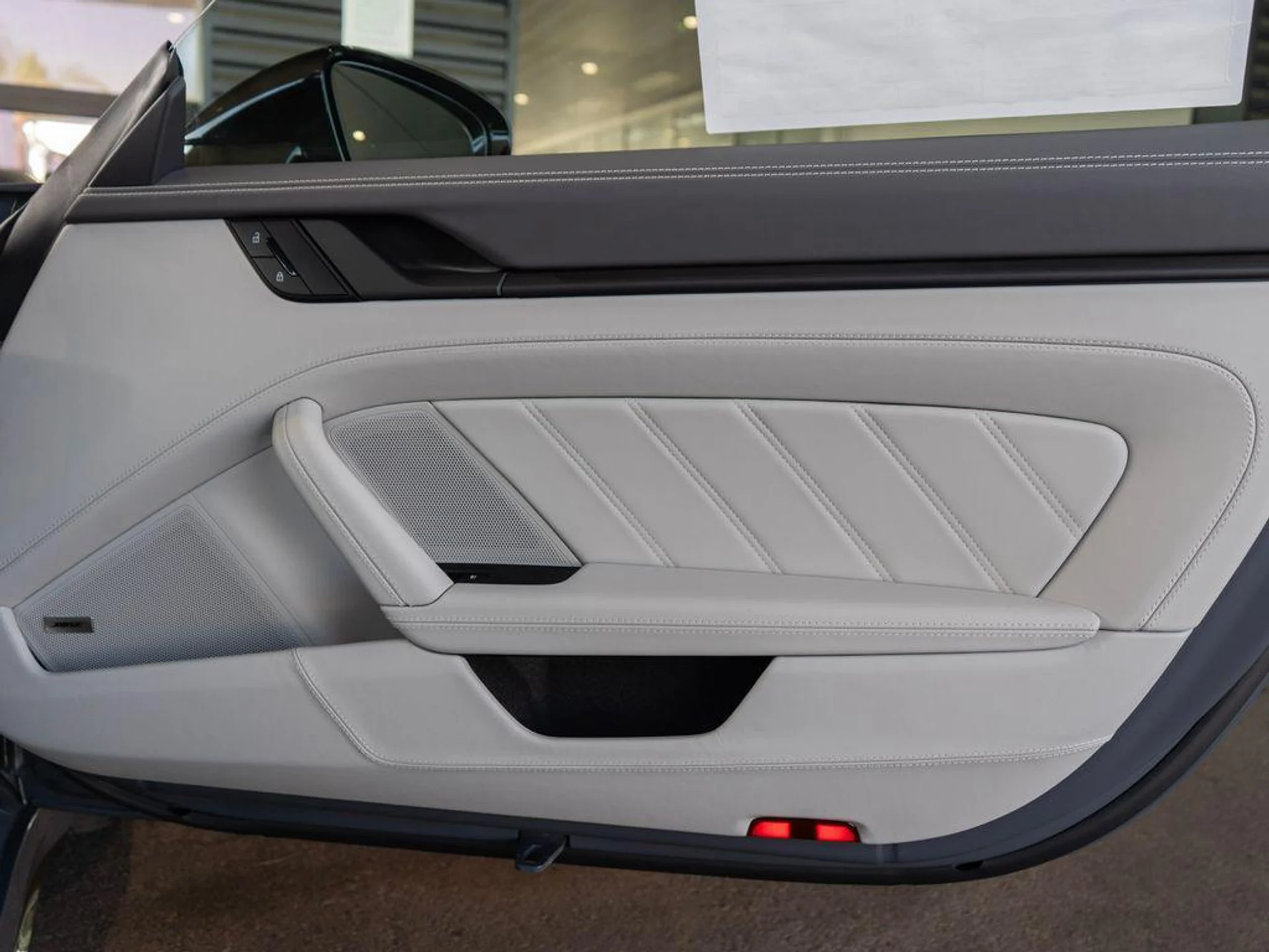 mph030_3616938849_hikiy_V8_KIB_Elgpce8y_U_pn_NM_Lg_c54637eef6