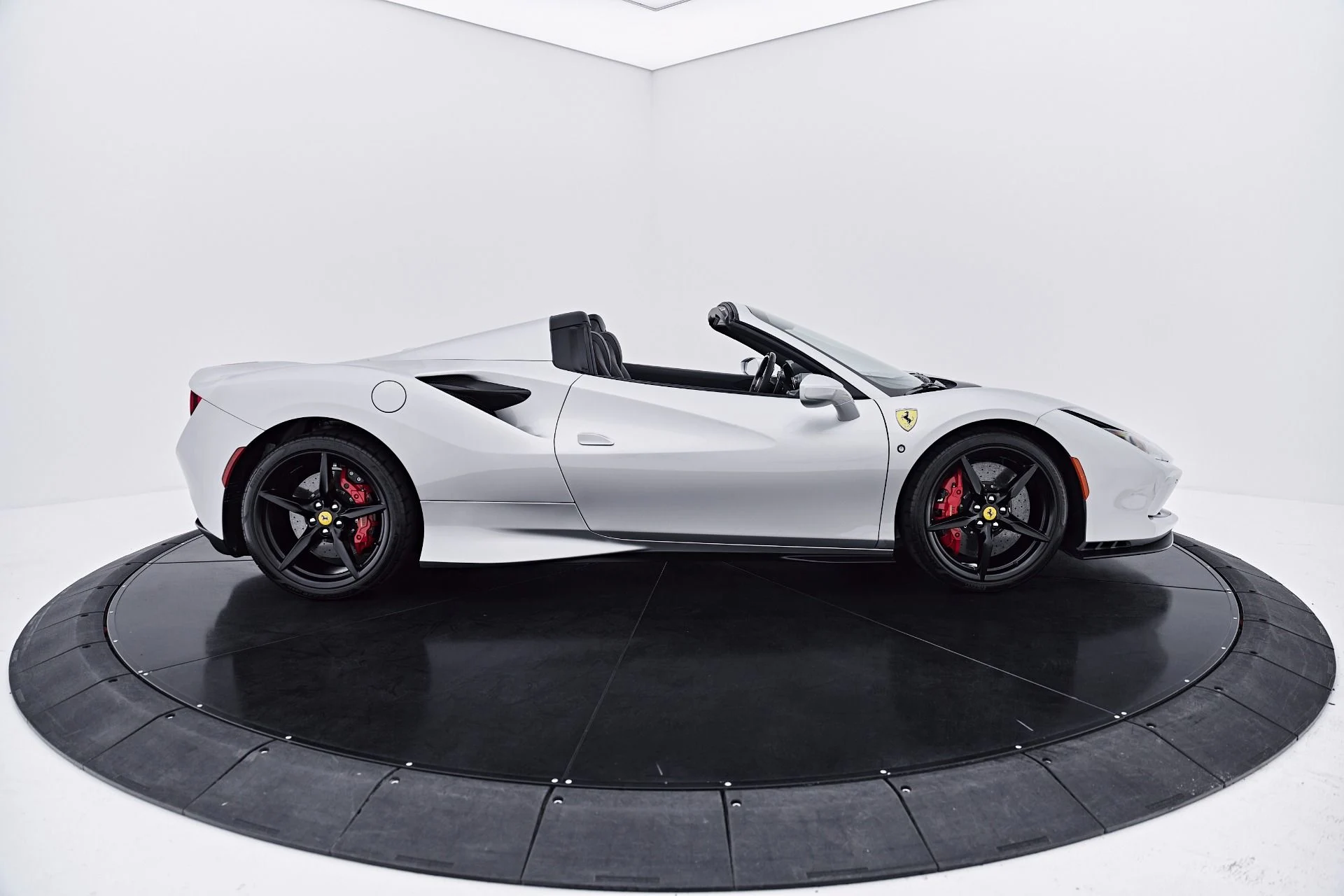 mph030_3618491098_Used_2022_Ferrari_F8_Spider_Base_1785538803_ef1a352f2c