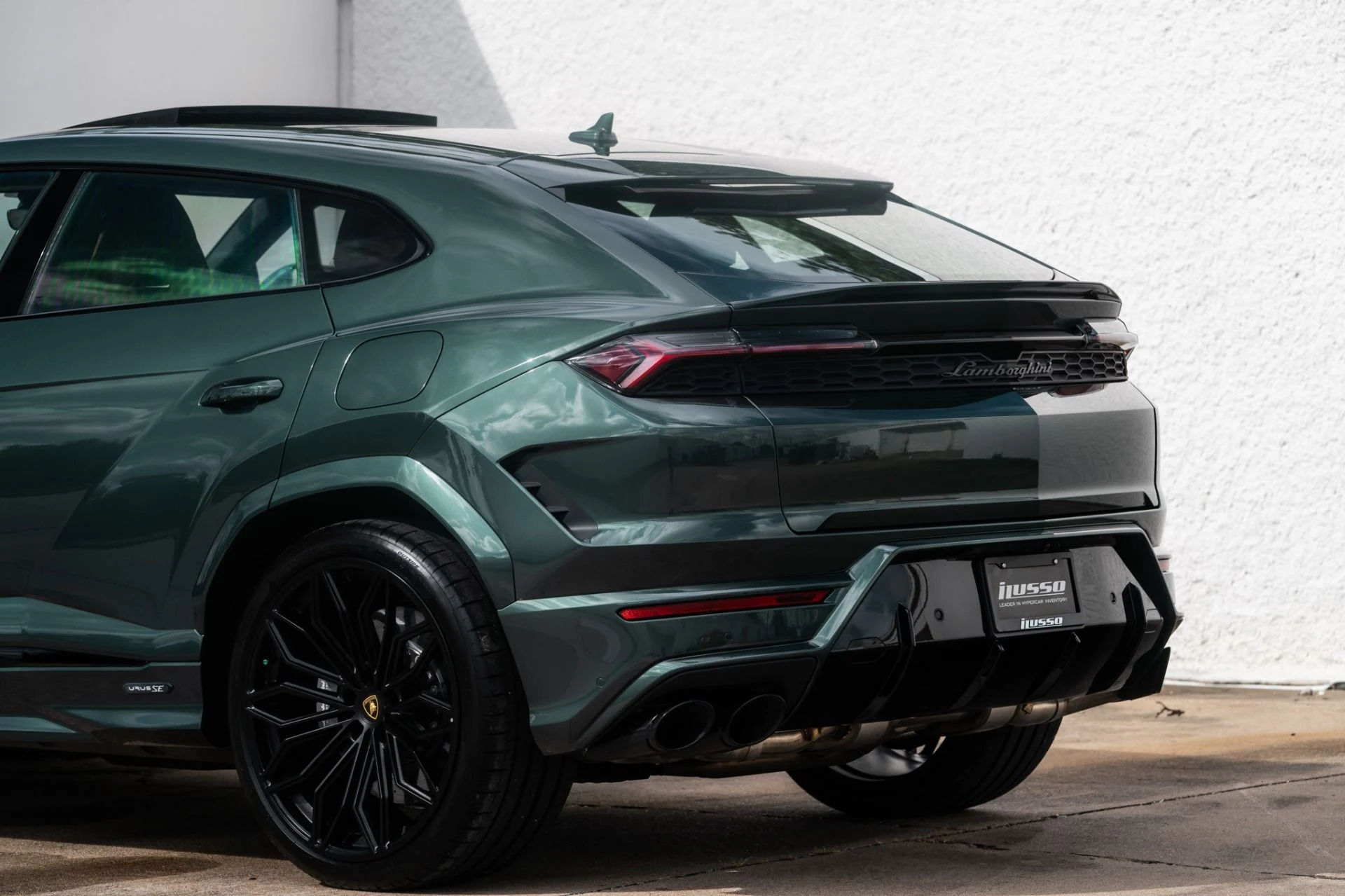 mph030_3618576741_Used_2025_Lamborghini_Urus_SE_1758739816_4794393020