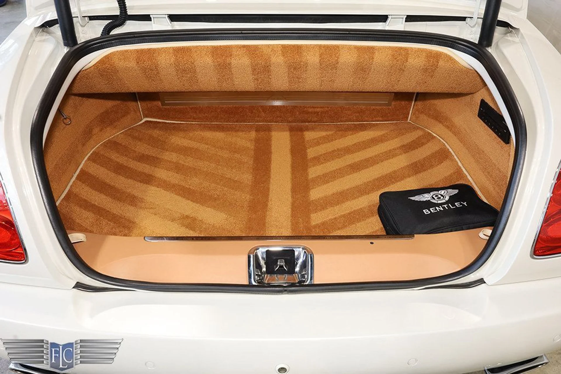 mph030_3631049092_used_2010_bentley_azure_tconvertible_9689_22574902_31_1024_79c6757cb3