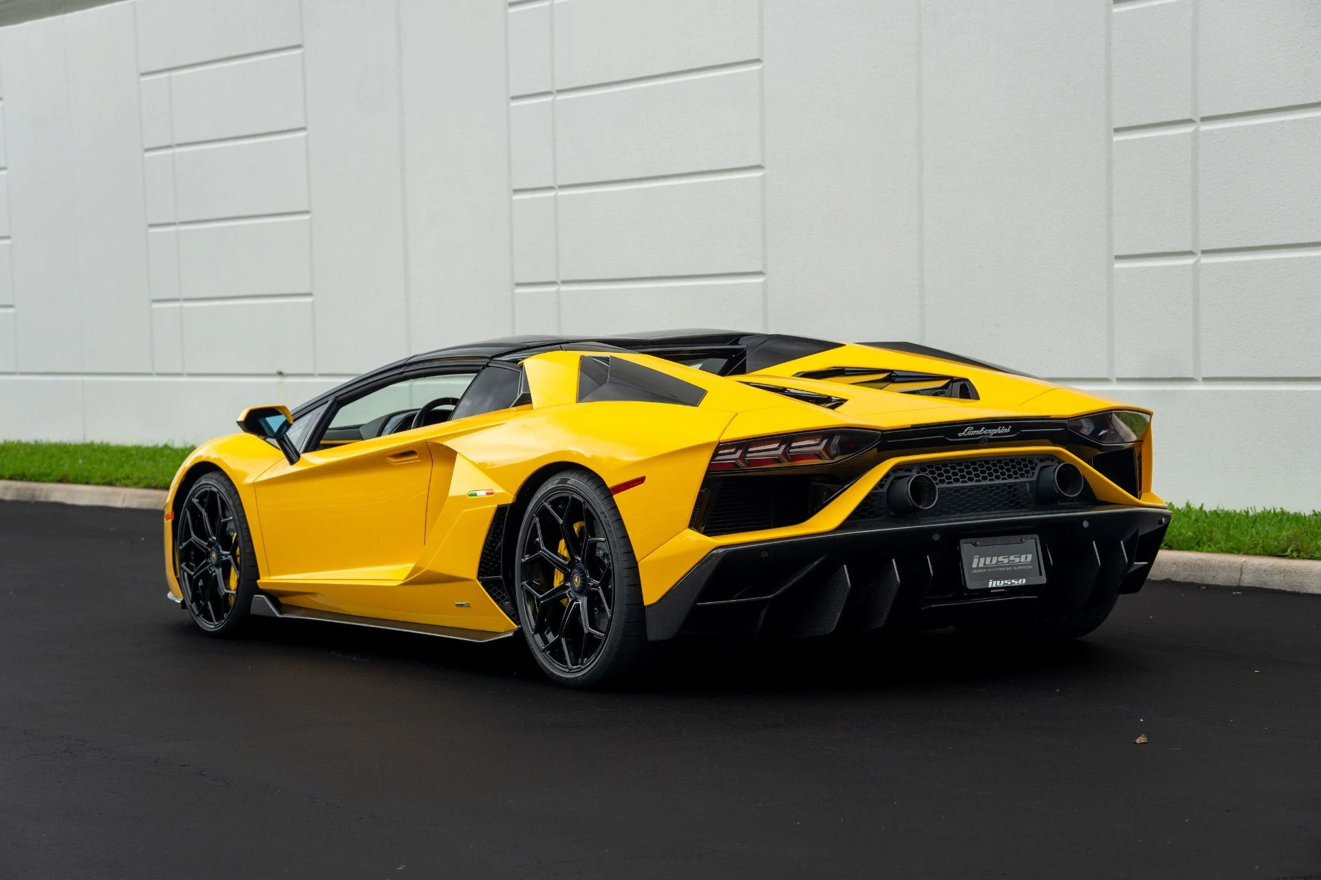 mph030_3638802054_Used_2022_Lamborghini_Aventador_LP_780_4_Ultimae_1757714109_8b9ea7a3f0