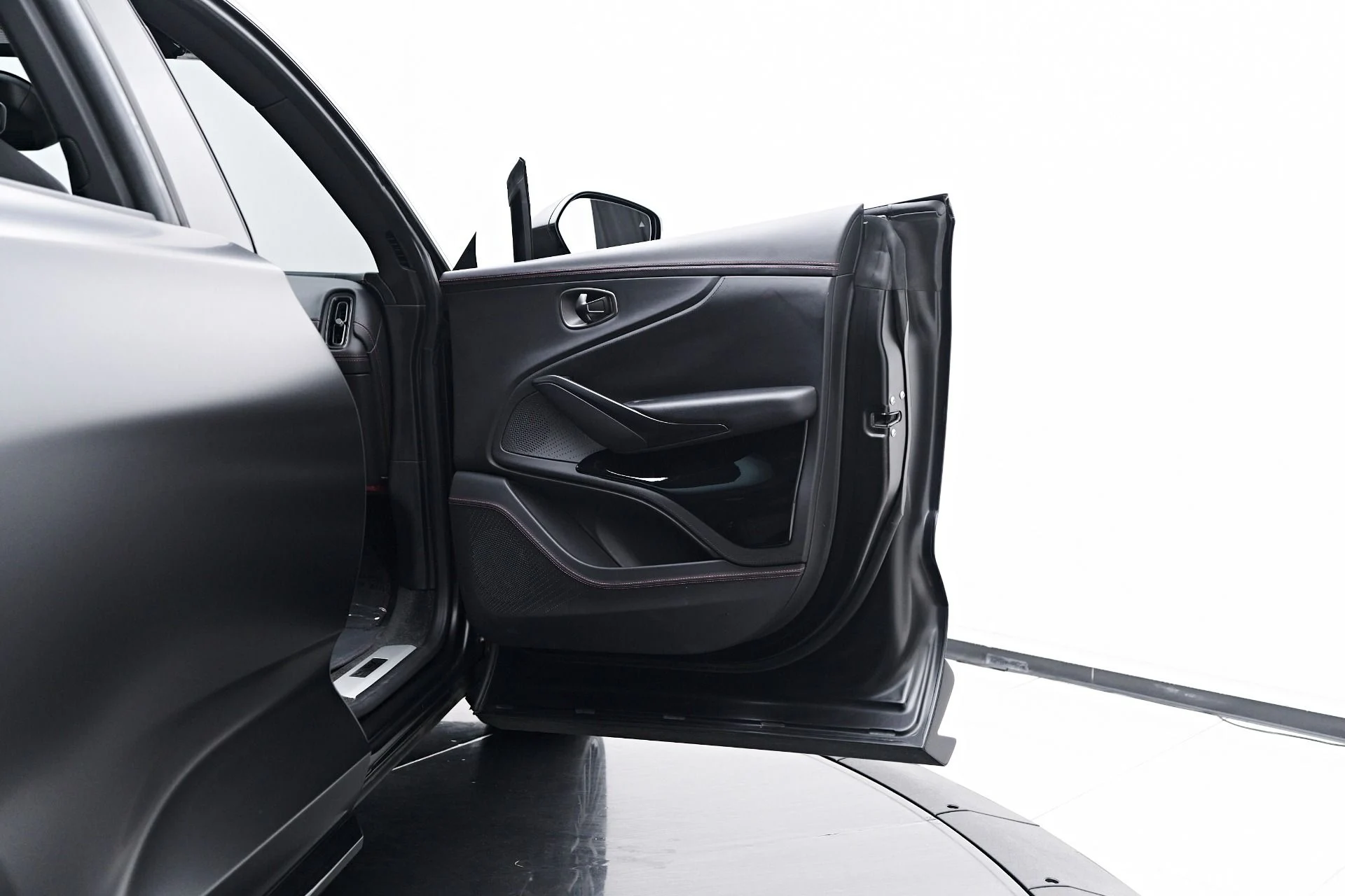 mph030_3653482862_Used_2023_Aston_Martin_DBX_707_1754786768_448affe06e