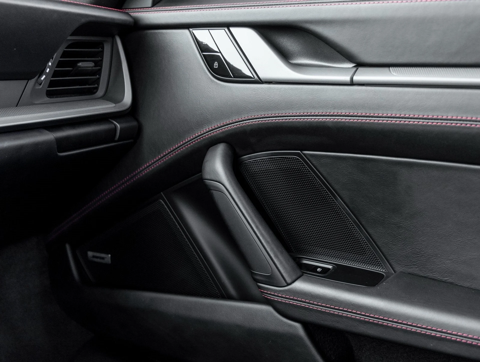 mph030_3656162991_31_6794a207b2