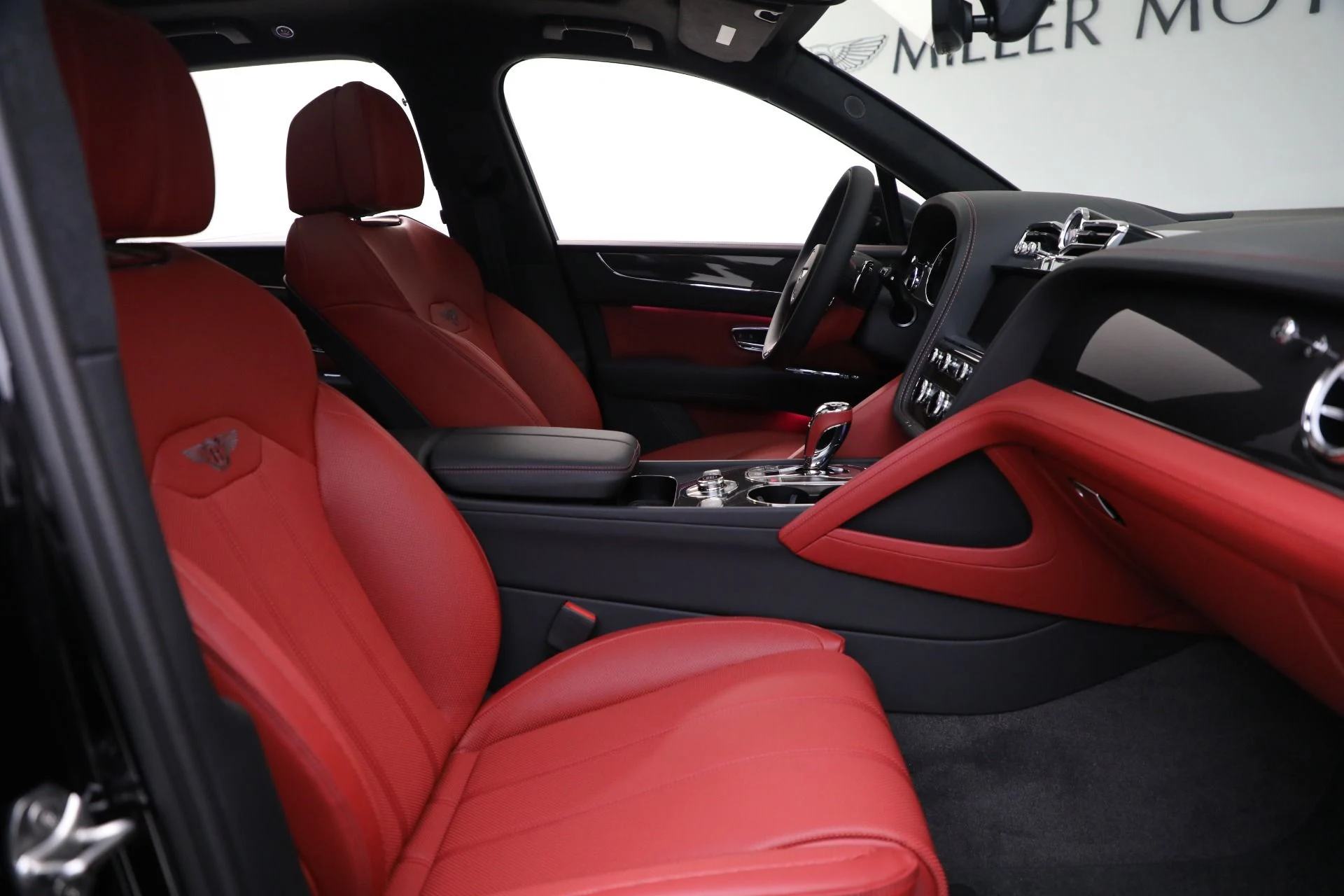 mph030_3659344547_New_2025_Bentley_Bentayga_V8_142d124d1e