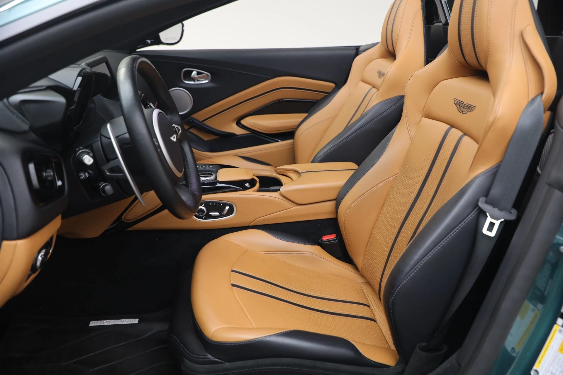 mph030_3670024583_Used_2023_Aston_Martin_Vantage_V8_1791917169_29c531196f