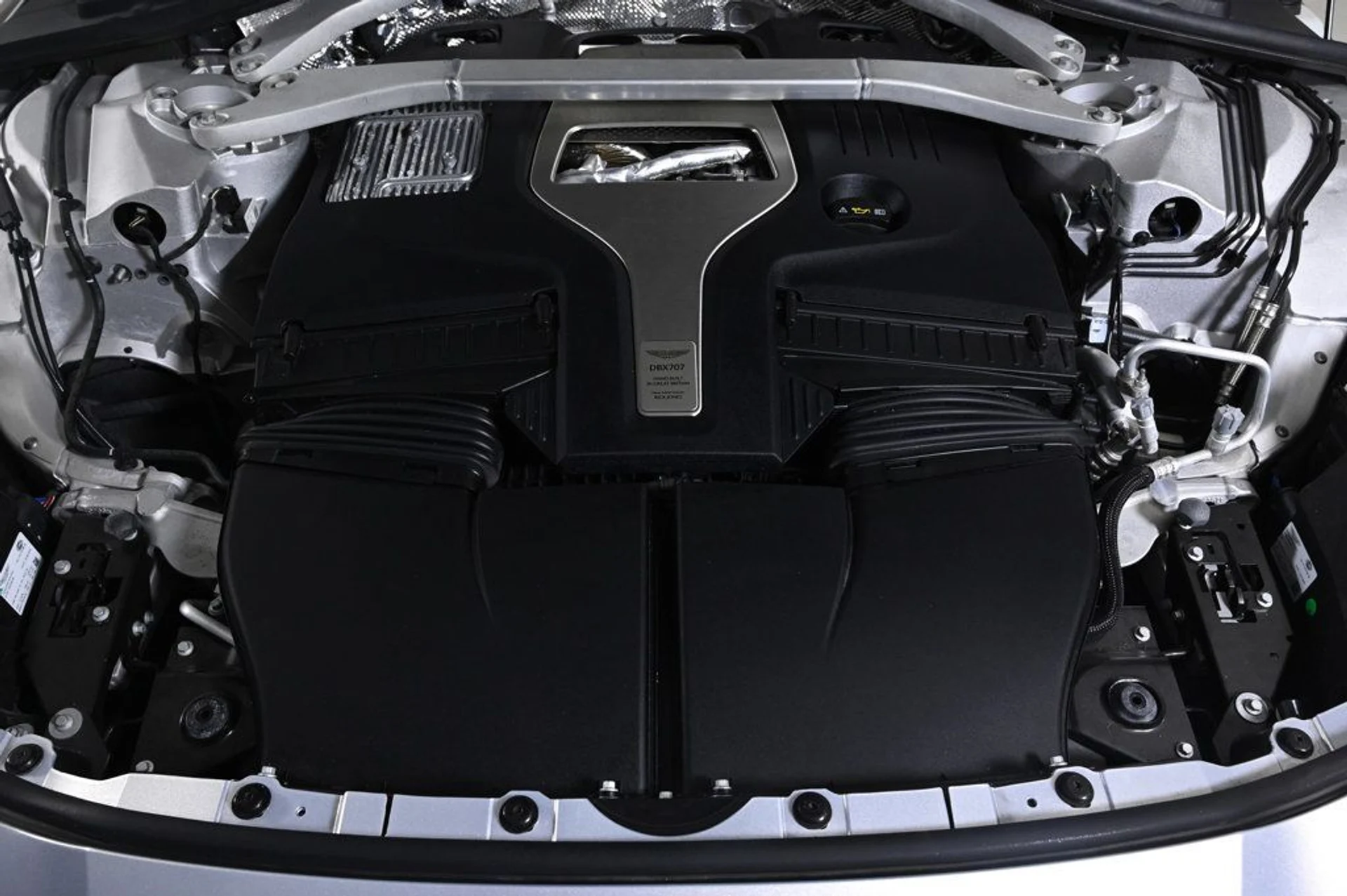 mph030_3684235922_used_2025_aston_martin_dbx_707_11350_22931287_30_1024_b3c5598339