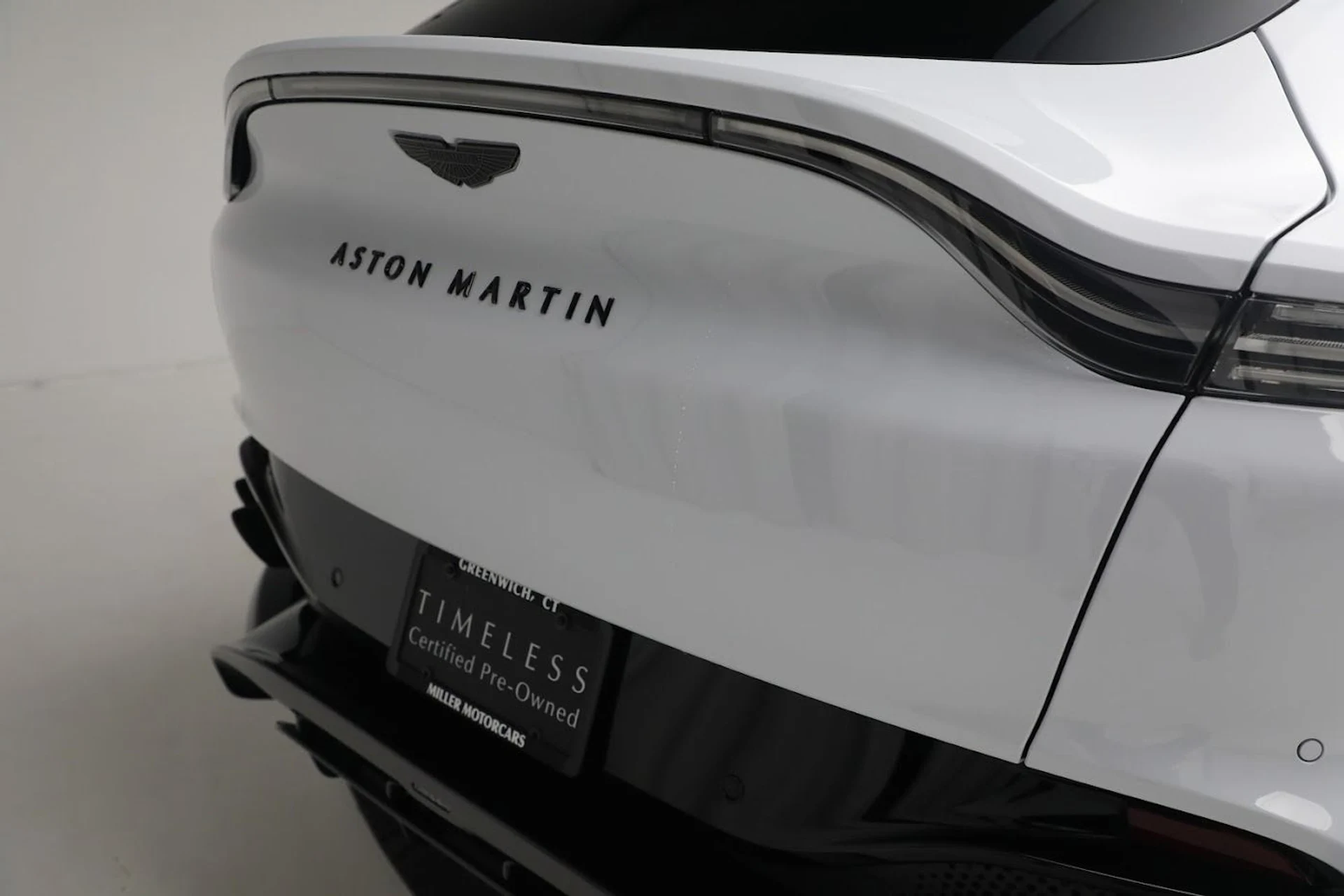 mph030_3699980658_Used_2023_Aston_Martin_DBX_707_361529ef84