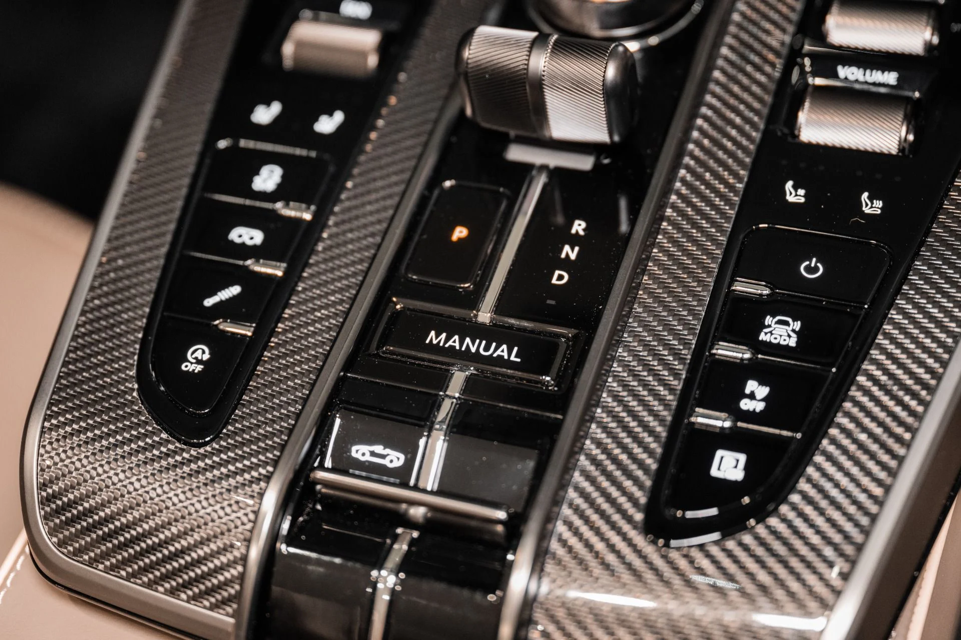 mph030_3701046731_New_2026_Aston_Martin_Vanquish_Volante_1783526001_a3ab47a526