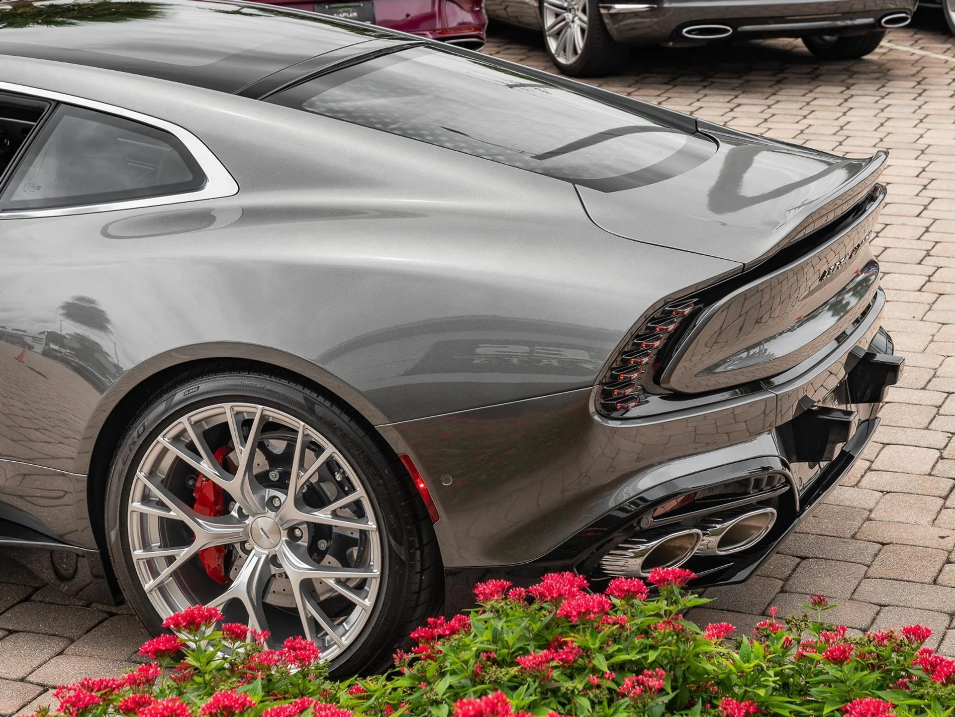 mph030_3706638236_Used_2025_Aston_Martin_Vanquish_Coupe_1780612111_5c11f65f25