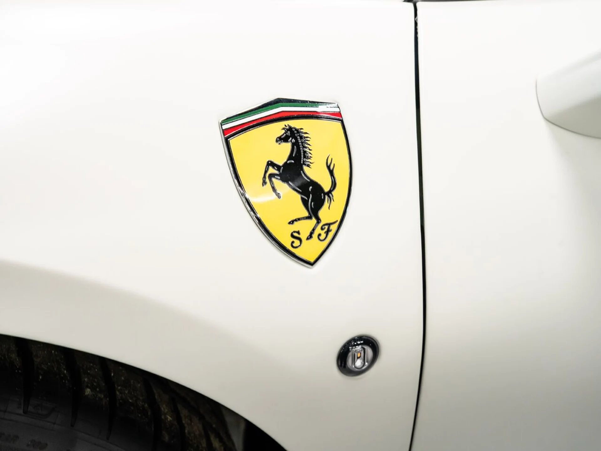 mph030_3721844632_ferrari_f8_spider_2022_22d6e39b6e