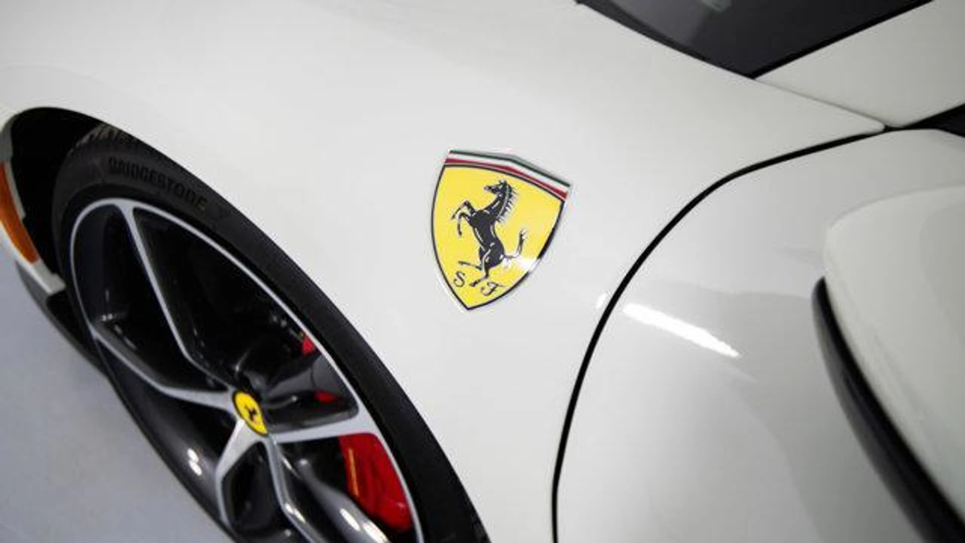 mph030_3724844168_tj2_Jf7_Dv3ma_HKF_1_Z_Gb_QR_Gl0_Tk18_6e4b0be03b