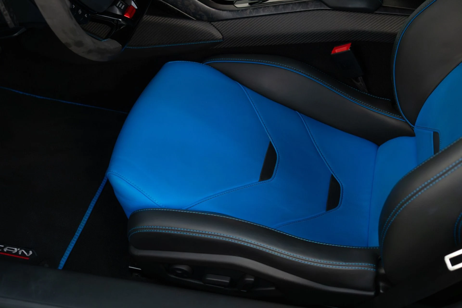 mph030_3727198667_Used_2020_Lamborghini_Huracan_EVO_1764467708_d7c6bddbd5