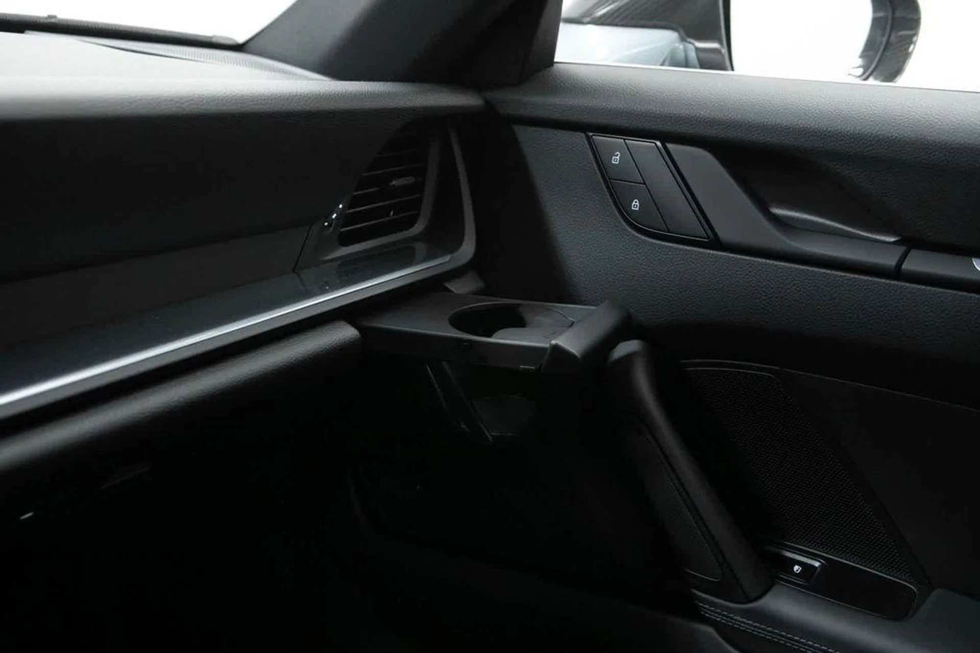 mph030_3746765862_F_Vu_PR_Kc9_O_dn1b85_Pzyisg4p7r_E_d7a656dbcf