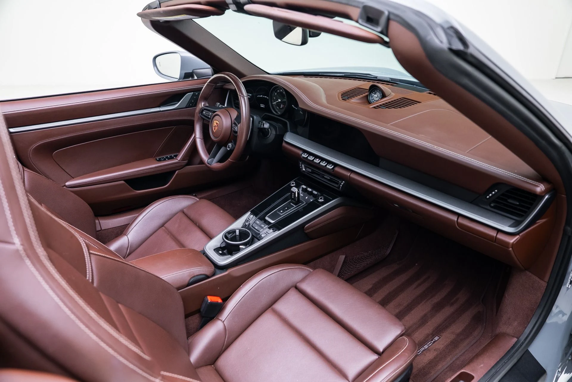 mph030_3749673719_Used_2024_Porsche_911_Carrera_1765496822_64630dab43