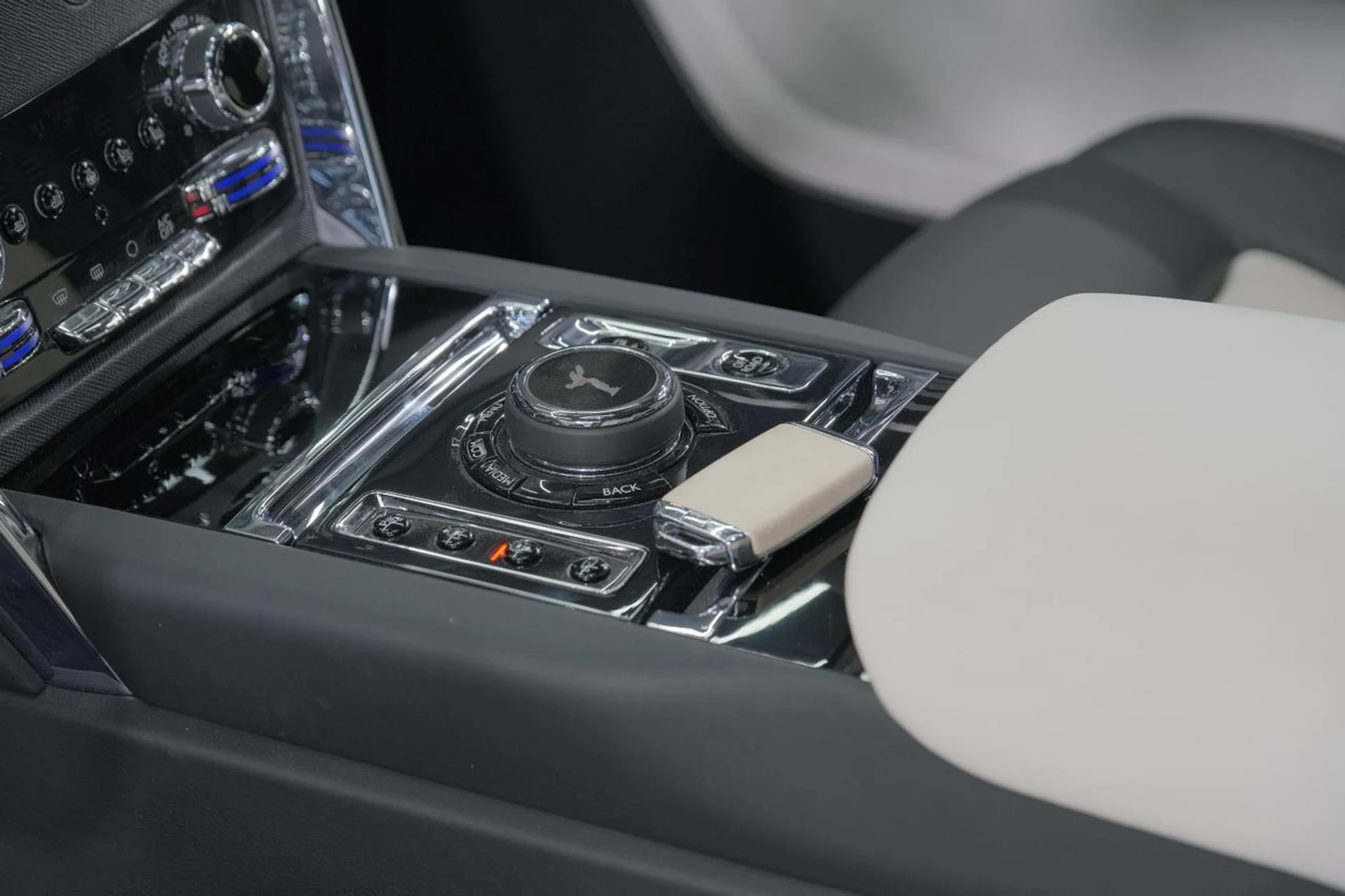 mph030_3755197990_287436c1526cb7dfb2bef86f8eb2a92a_cf28011ff1