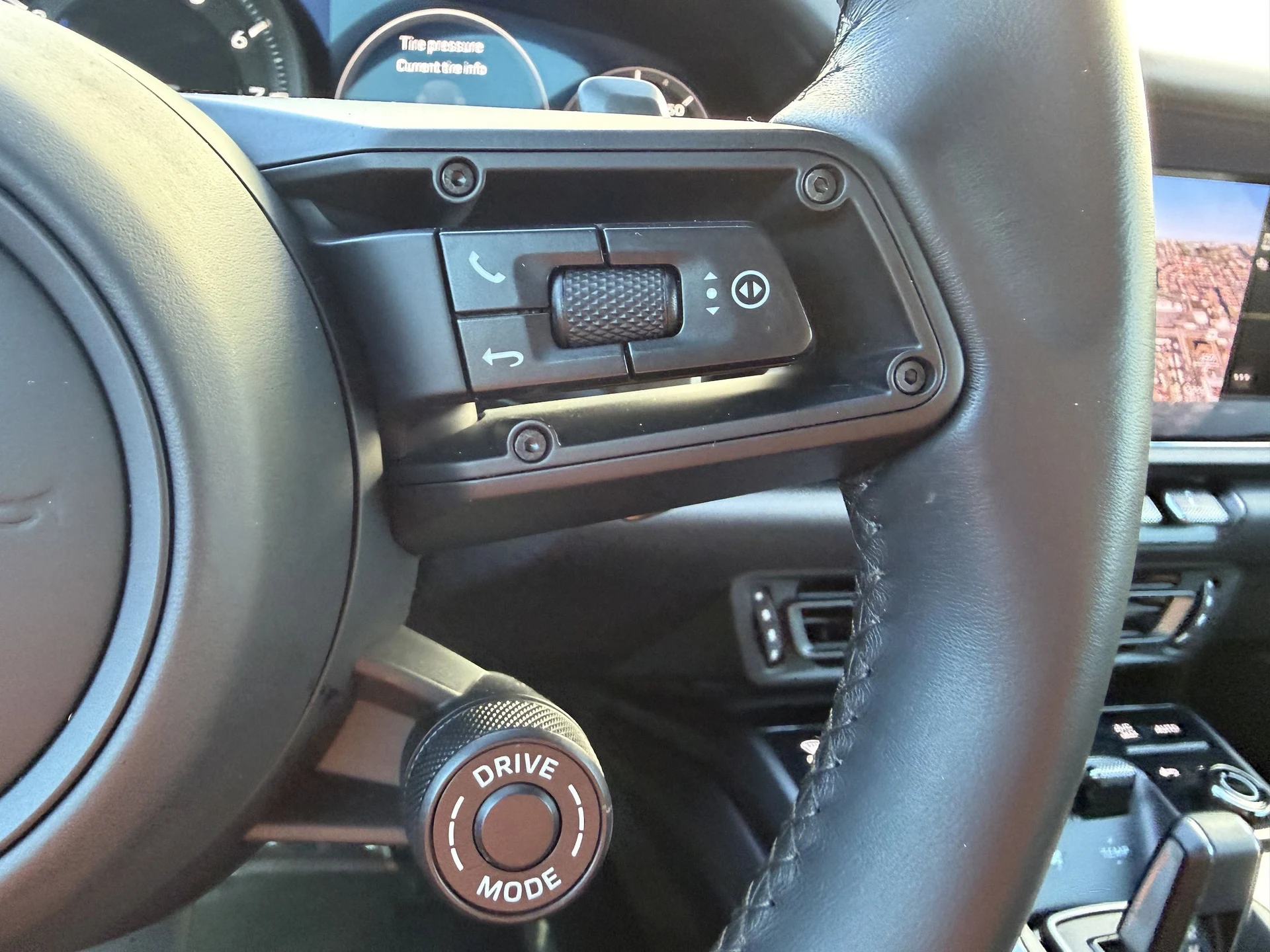 mph030_375686802_2ae9acfba3dceea94e4c0dbd3751a53ex_eb0221ef37