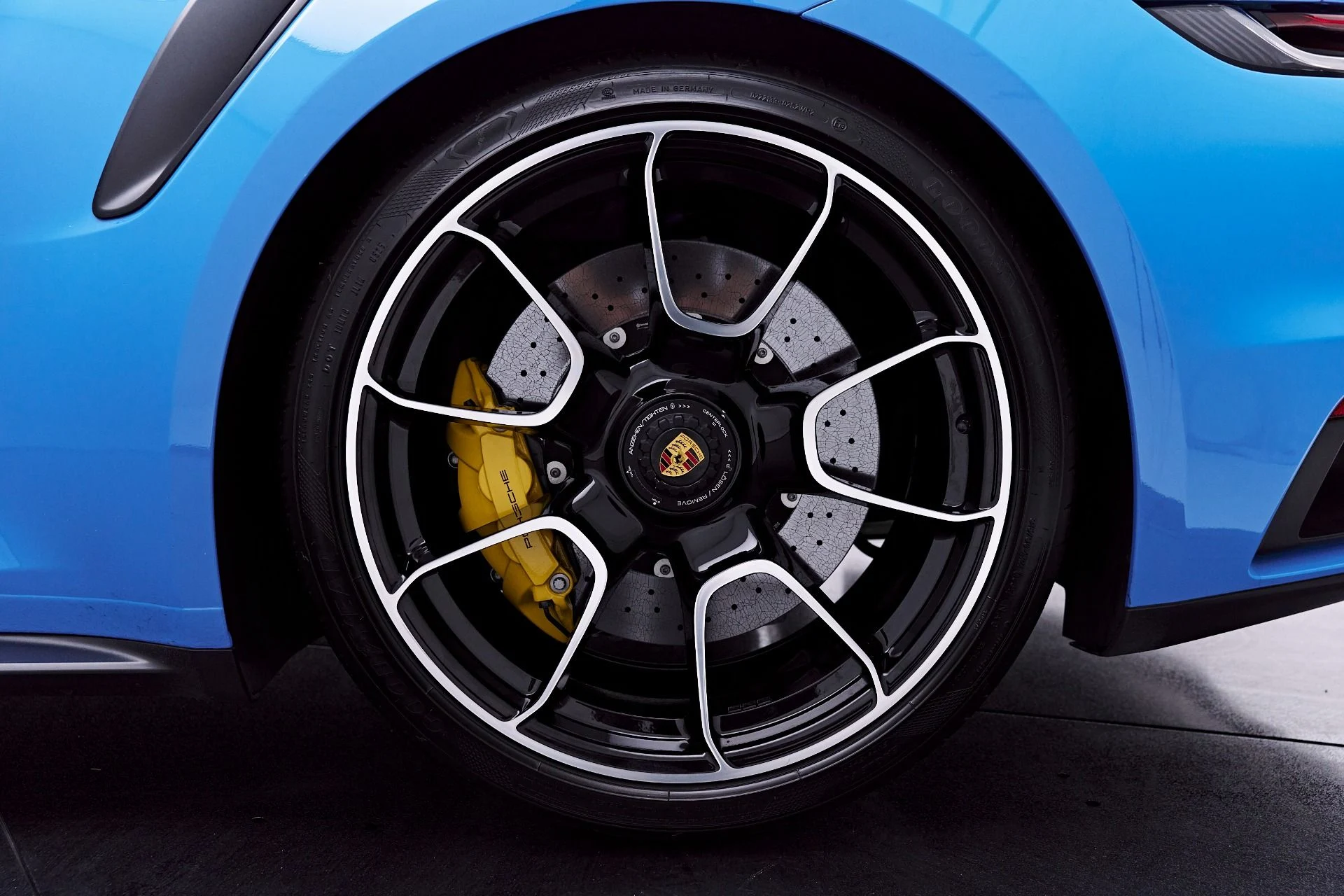 mph030_3758509102_Used_2023_Porsche_911_Turbo_S_1777508497_25eb242f55
