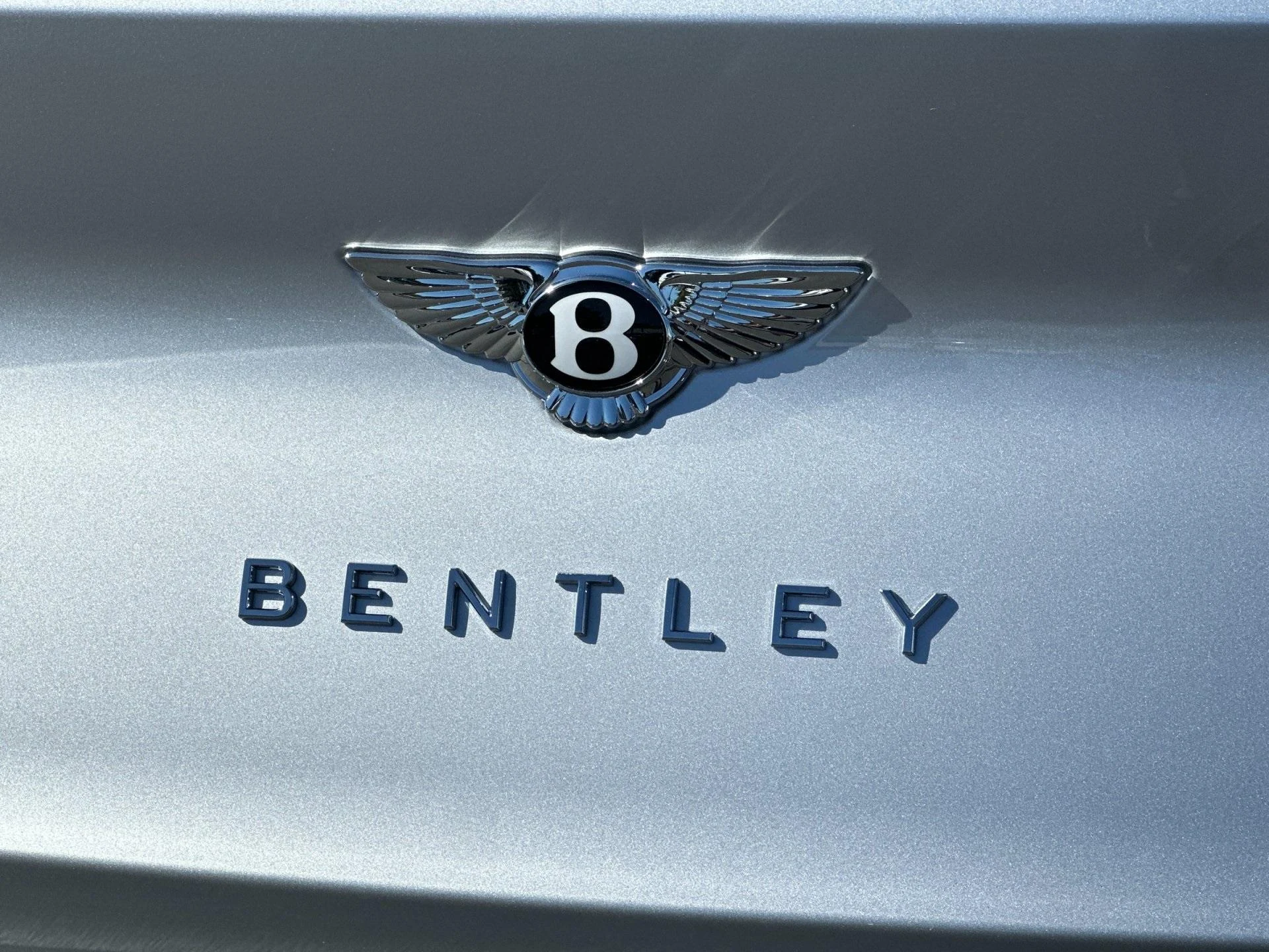 mph030_3764060368_New_2025_Bentley_Bentayga_V8_1755698844_37adf00025