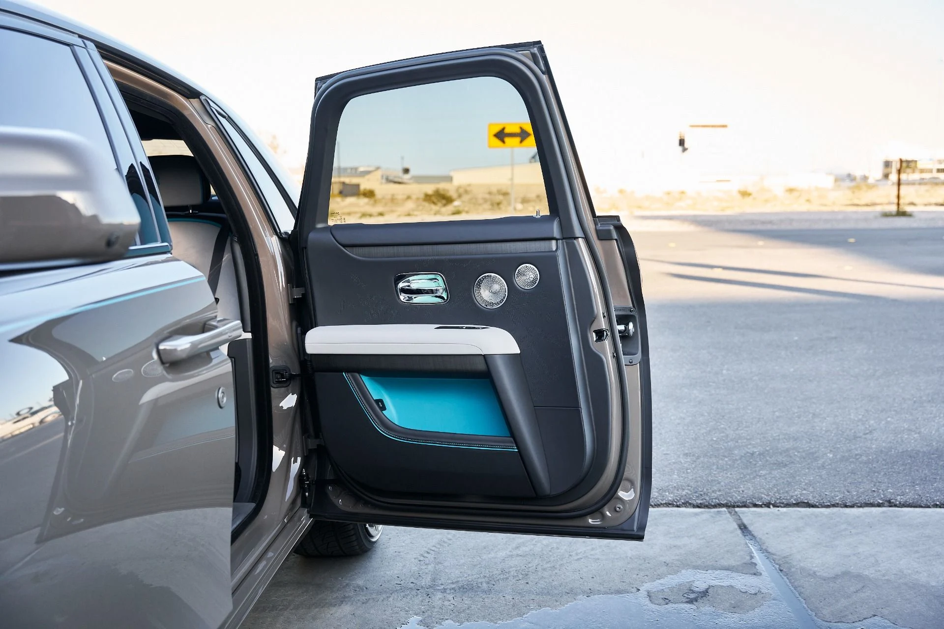 mph030_3769560981_Used_2025_Rolls_Royce_Ghost_Base_1770087426_4ff5680b5c