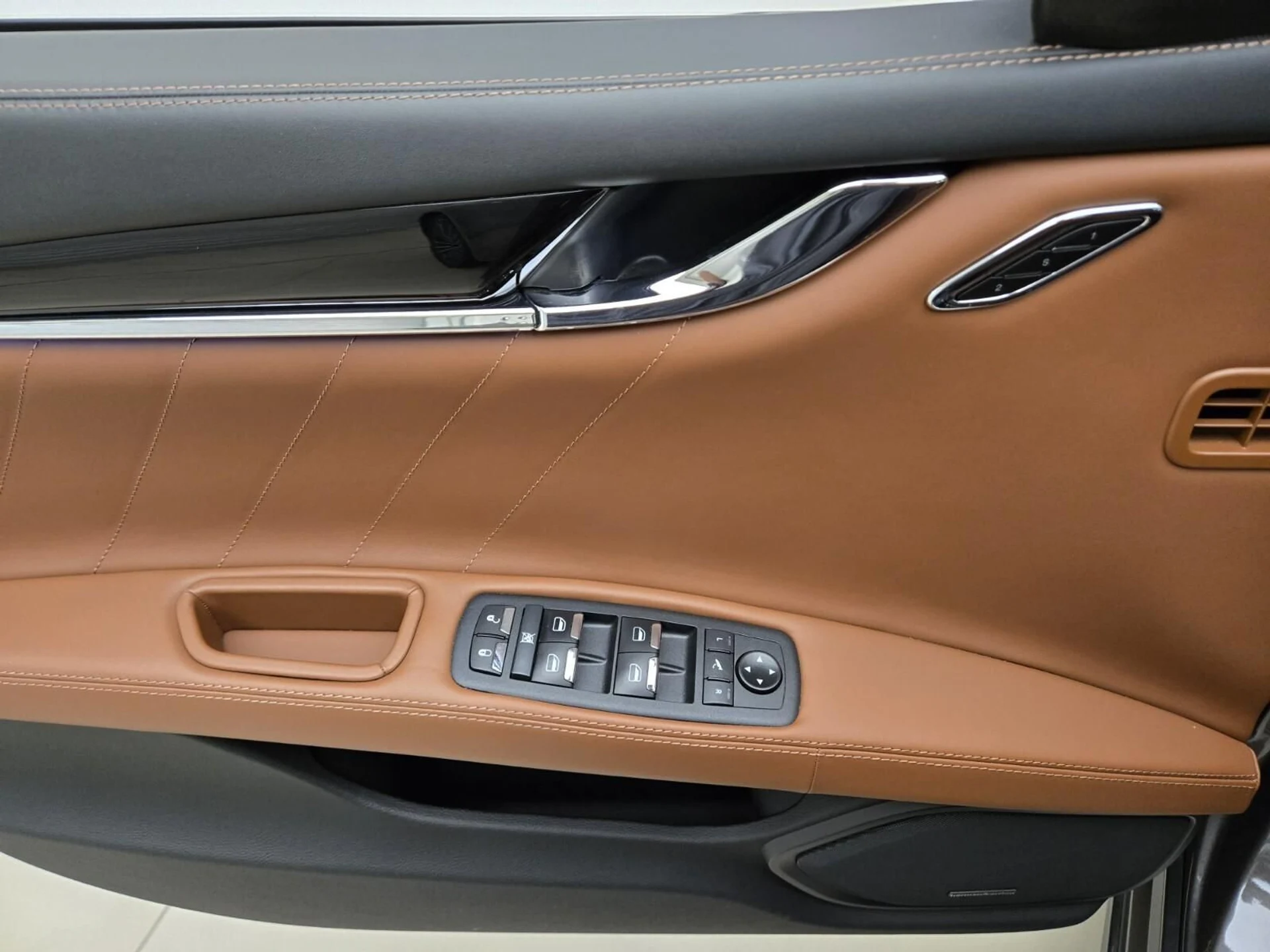 mph030_3770130652_Used_2022_Maserati_Quattroporte_Modena_Q4_1761975855_bcdfa896dd