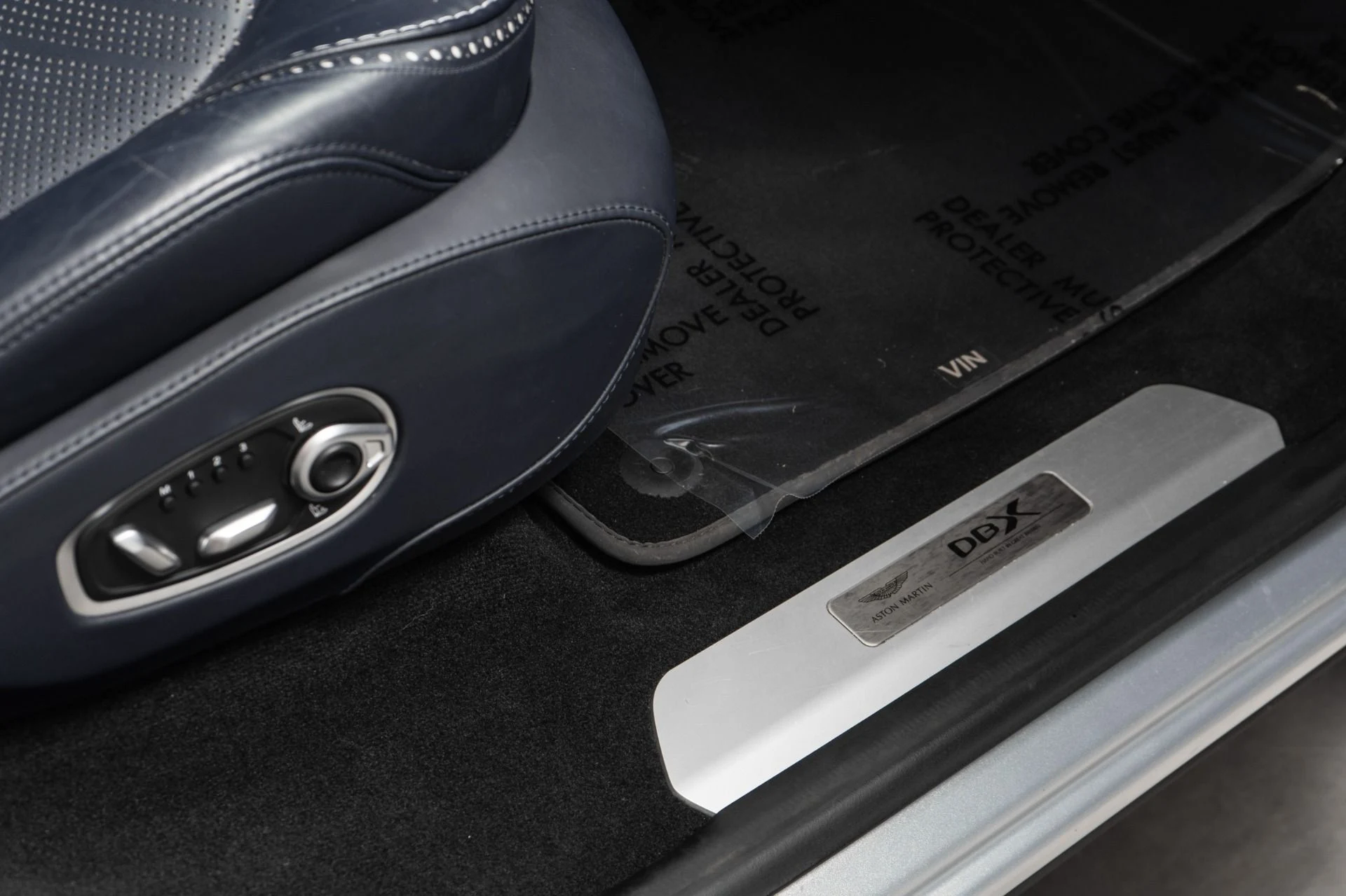 mph030_3780174902_Used_2022_Aston_Martin_DBX_Inspire_Interior_Panoramic_Glass_Roof_1768577426_ee3004013c