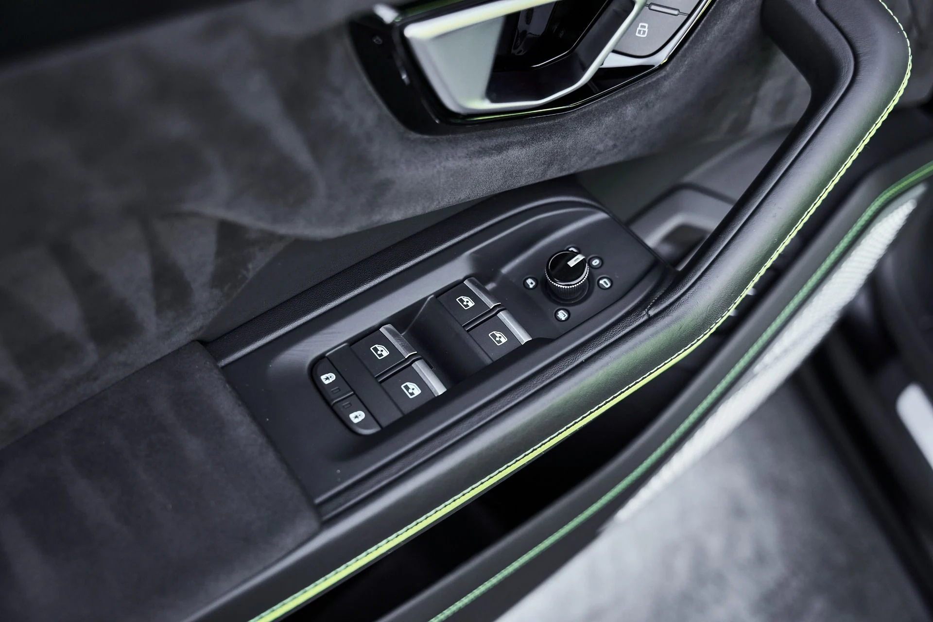 mph030_3806239005_Used_2022_Lamborghini_Urus_1774548594_74a7ba275e