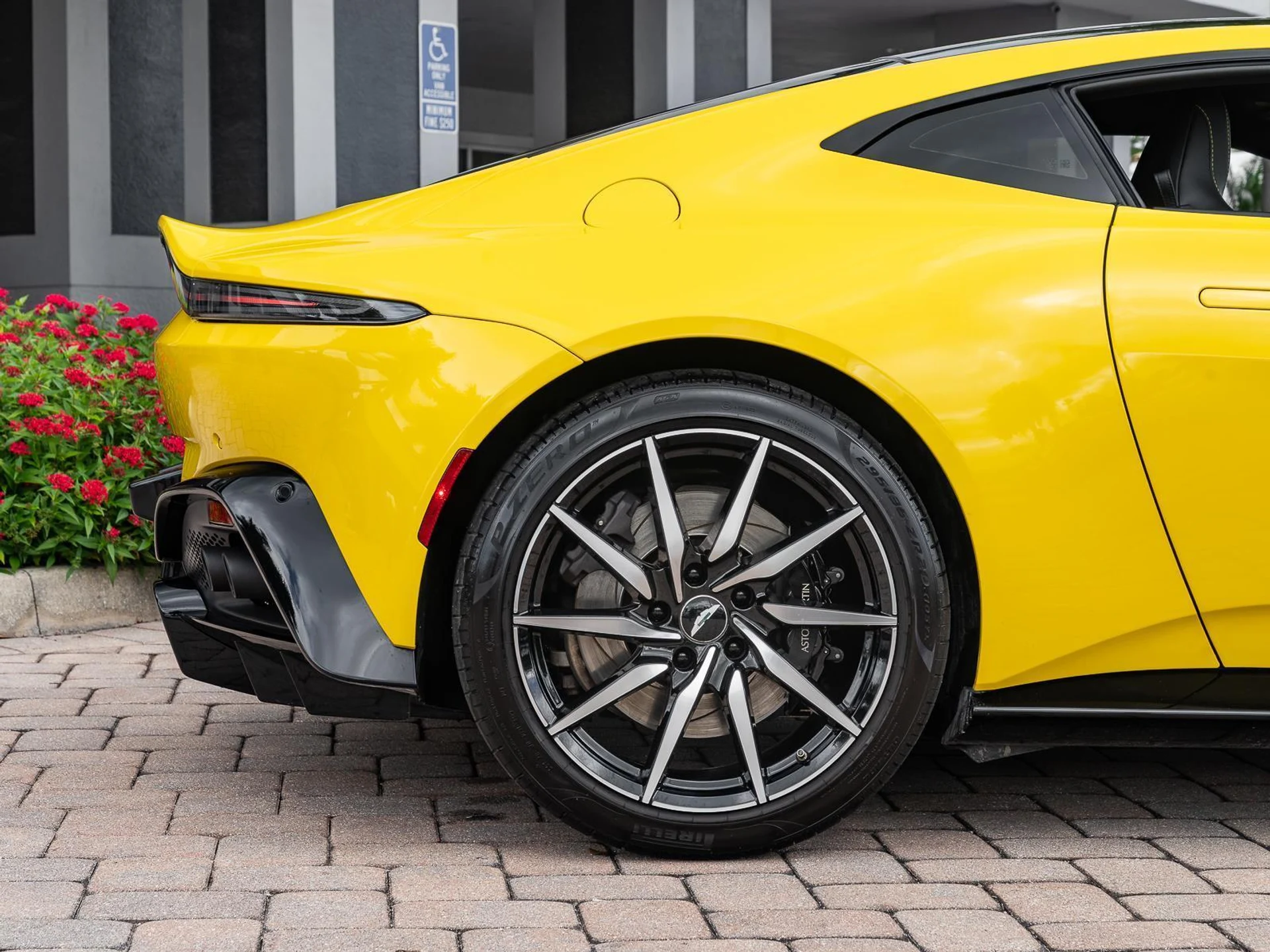 mph030_3811677481_Used_2020_Aston_Martin_Vantage_Coupe_1775769076_fe9de2dac3