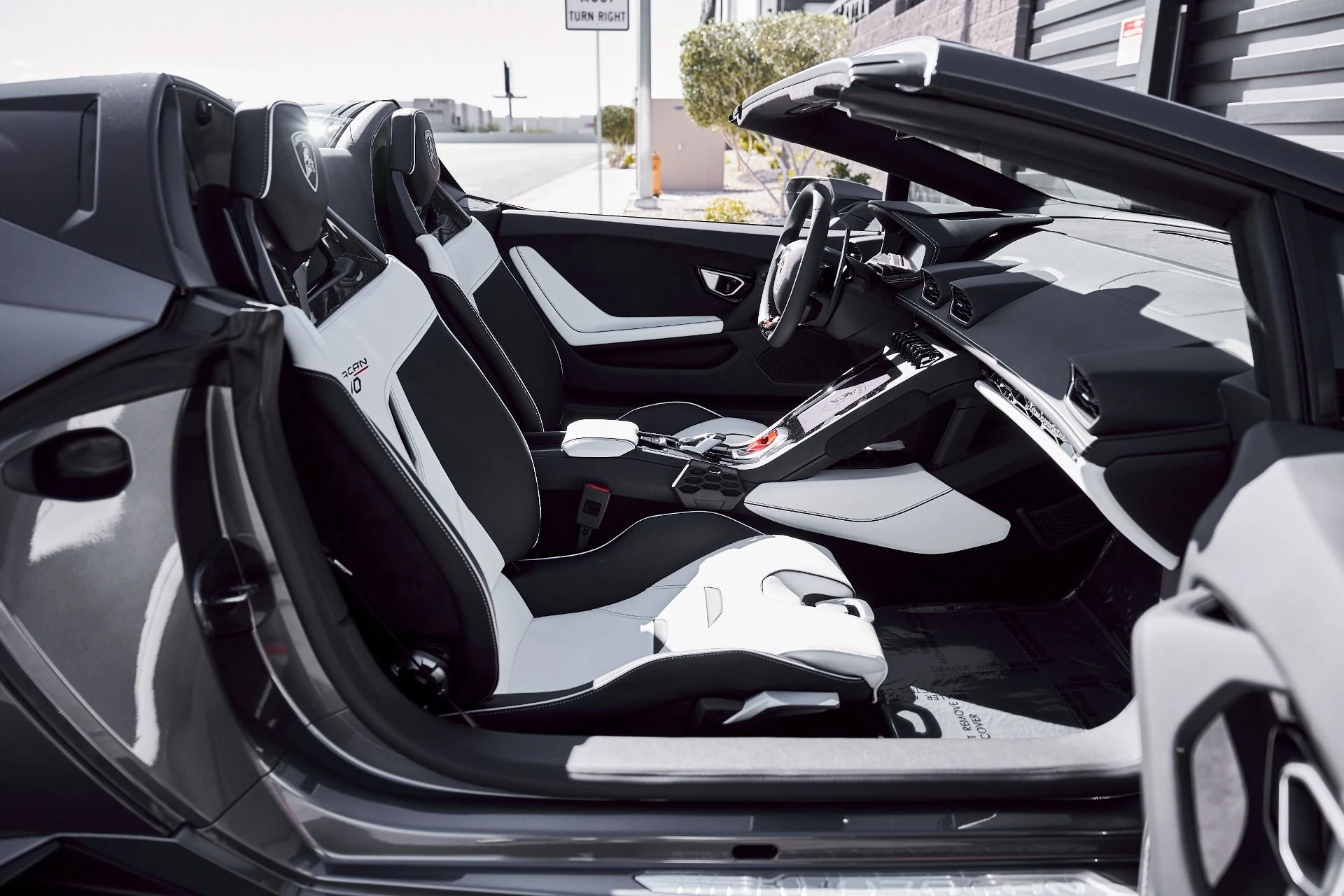 mph030_3816547315_Used_2024_Lamborghini_Huracan_EVO_Base_1771466892_a06b7c3456