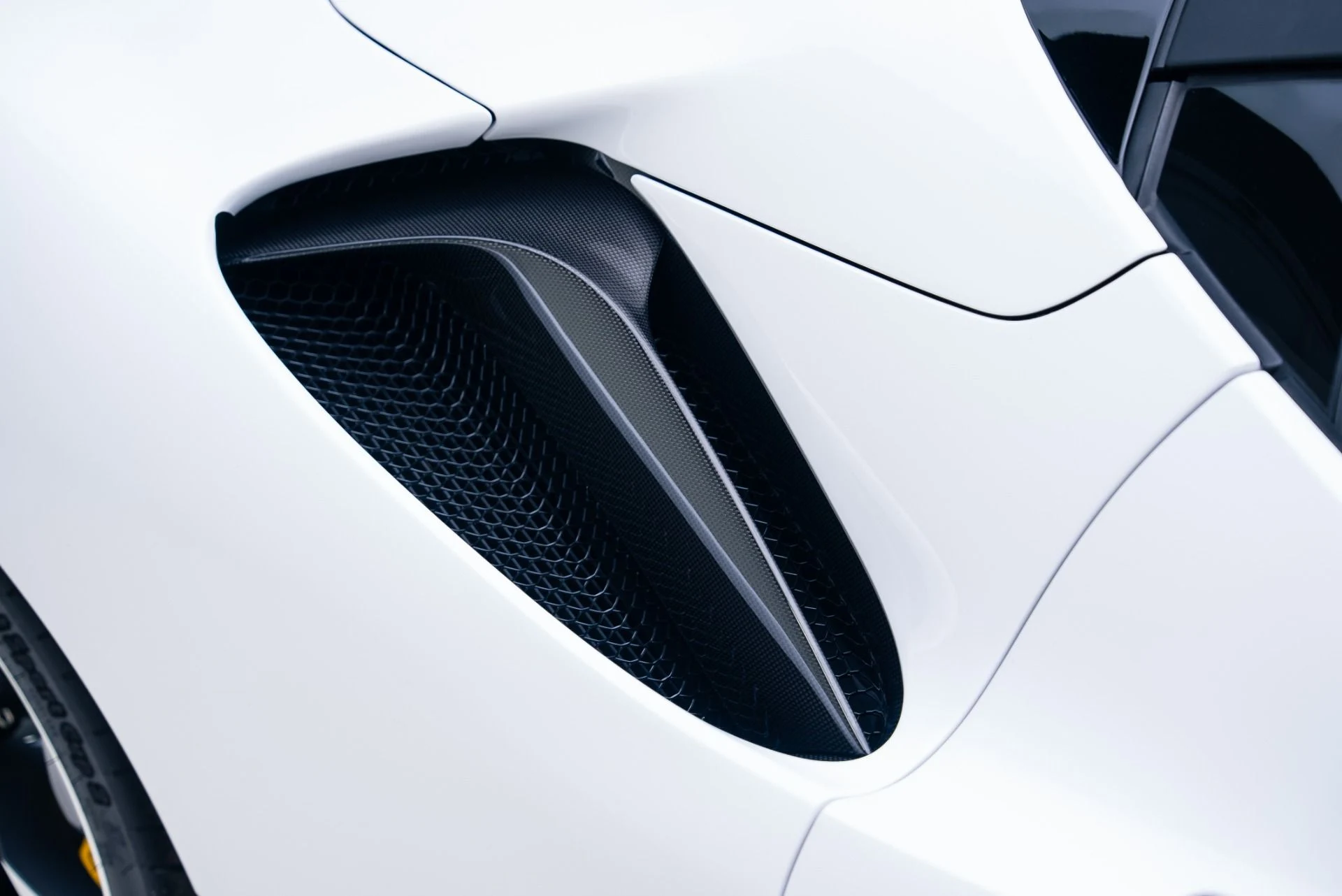 mph030_38187649_Used_2024_Ferrari_SF_90_Spider_1764978674_bec6574f4d