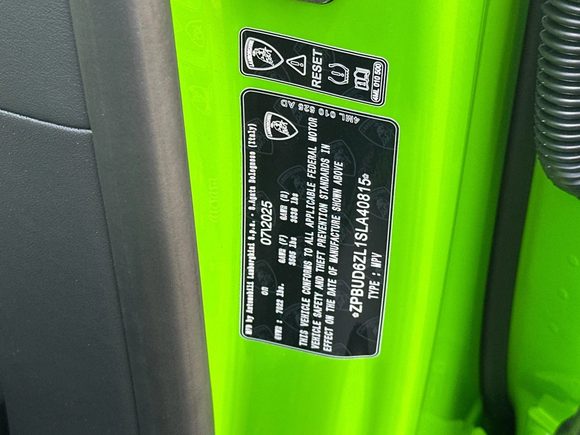 mph030_3827829346_New_2025_Lamborghini_Urus_SE_1762355310_811cac85e4