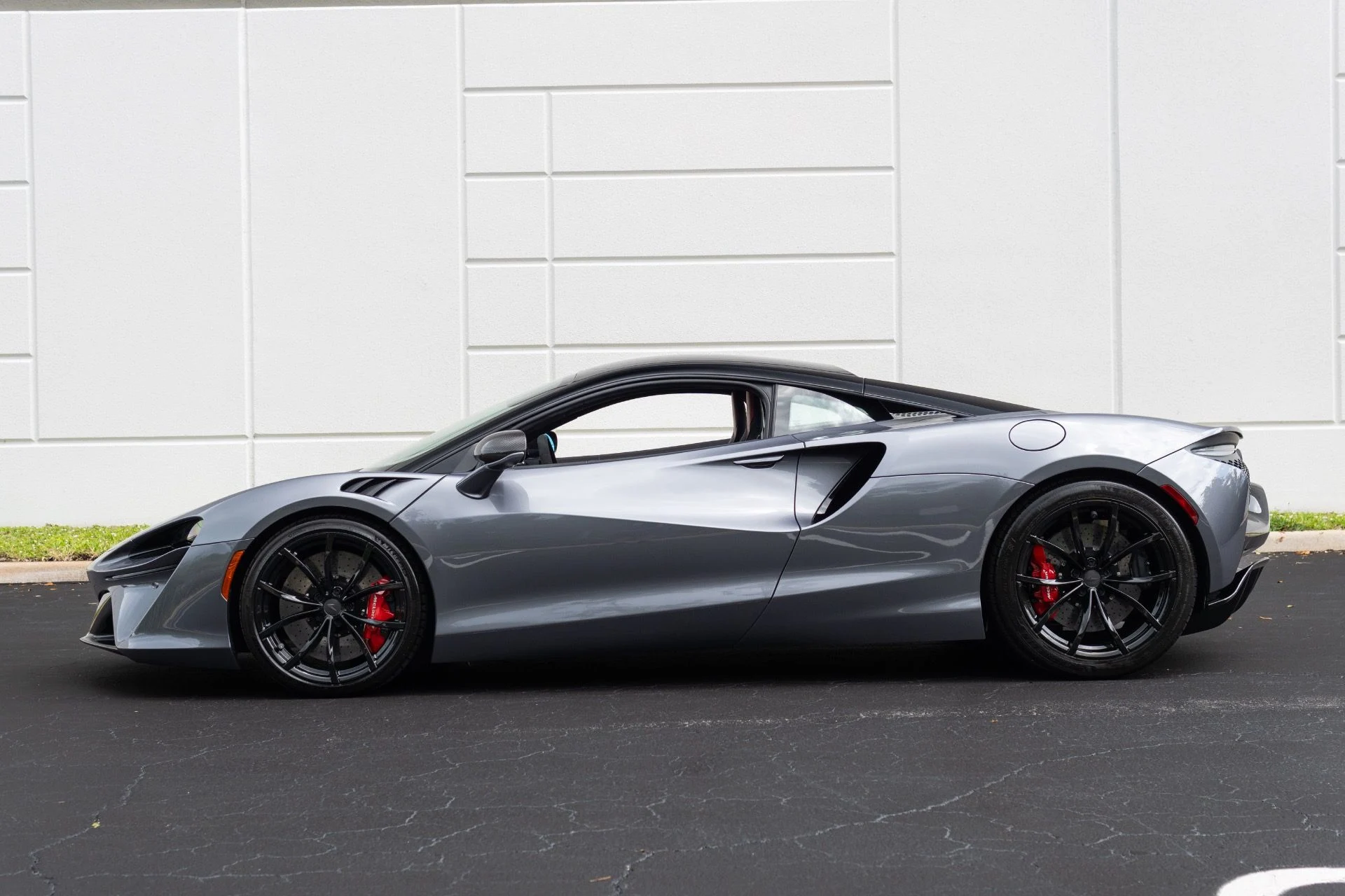 mph030_3829118700_Used_2023_Mc_Laren_Artura_1776712926_beada96256