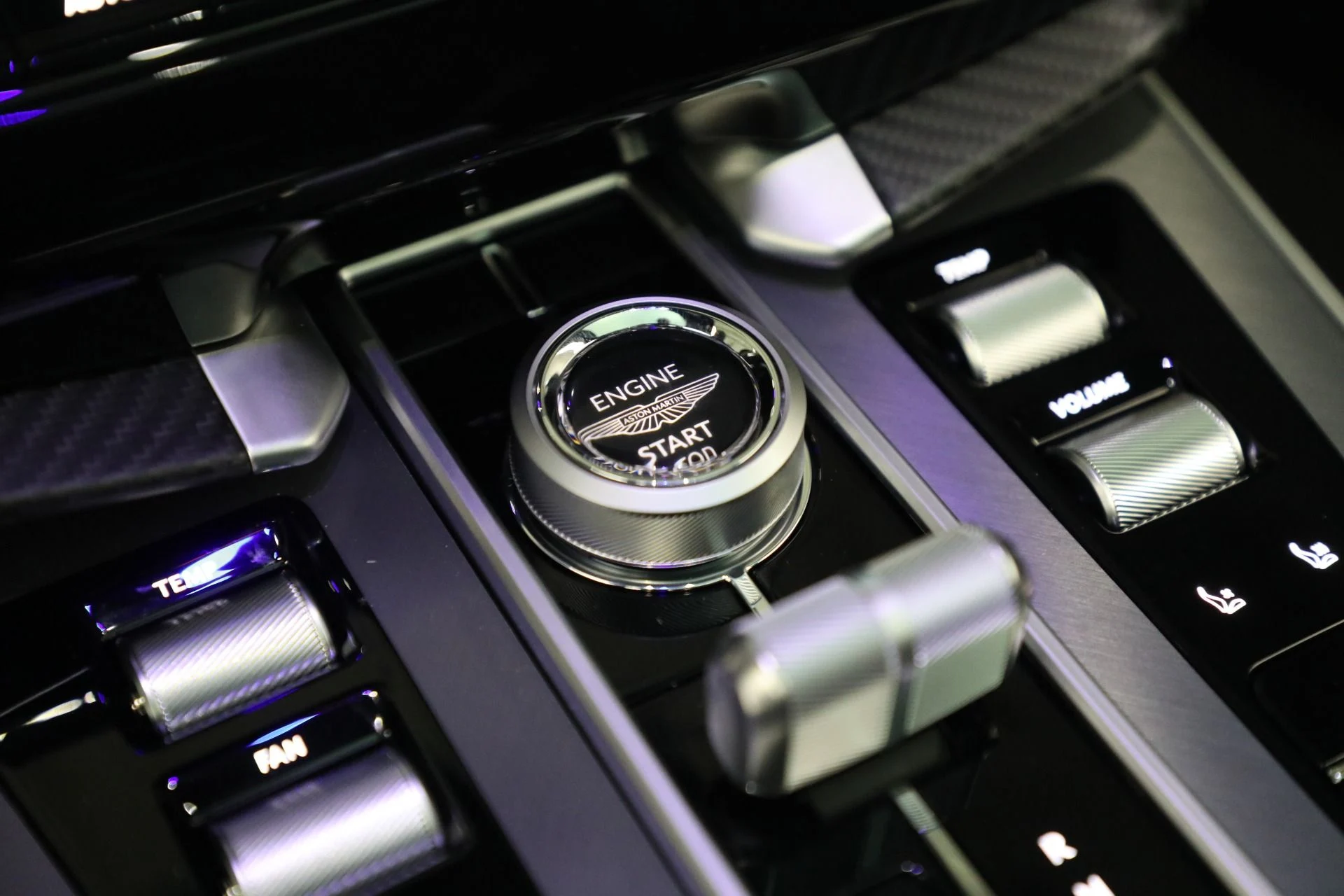mph030_3833223729_New_2025_Aston_Martin_Vanquish_2073ff9313