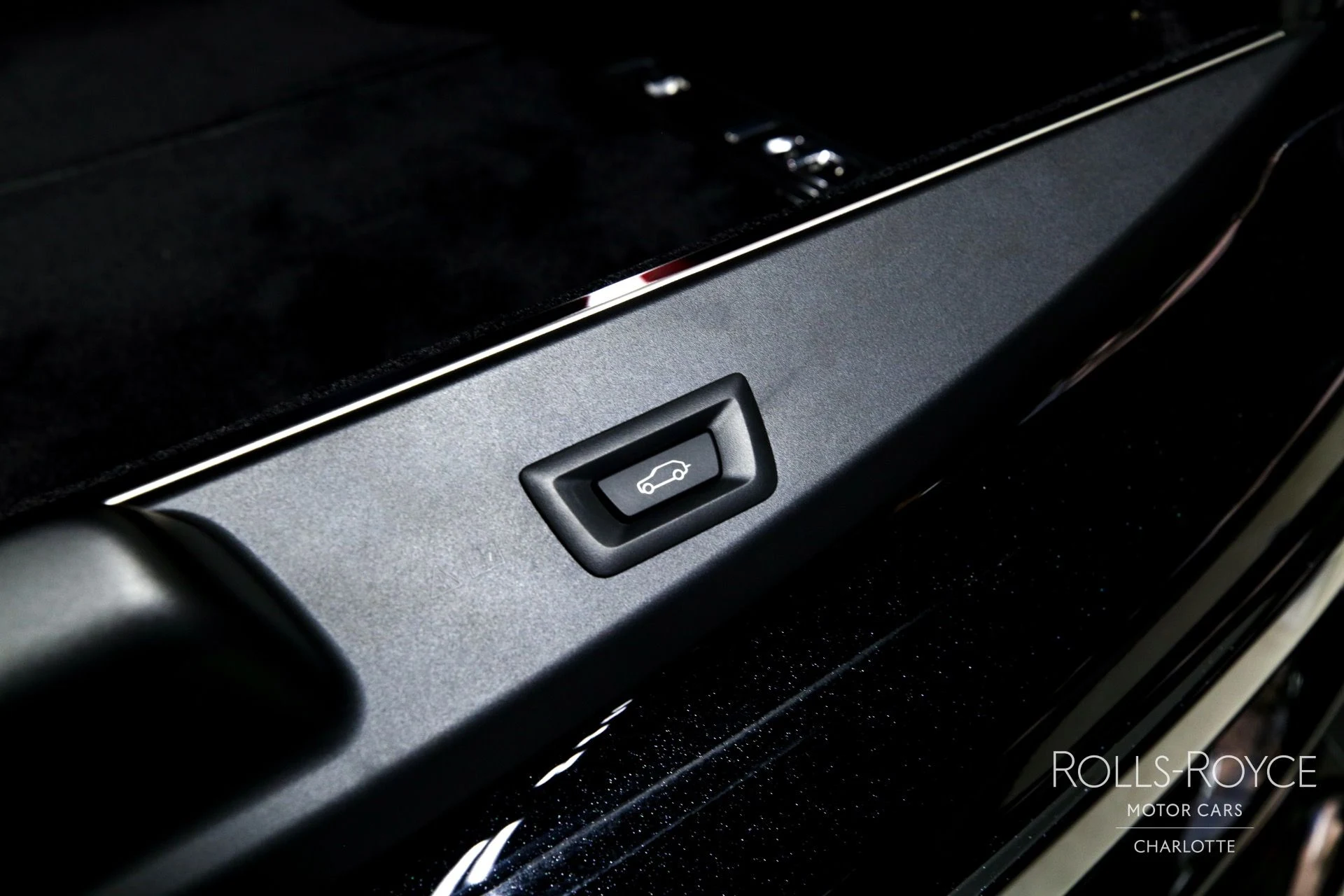 mph030_3836454956_Used_2024_Rolls_Royce_Black_Badge_Cullinan_1746460567_27032f813f