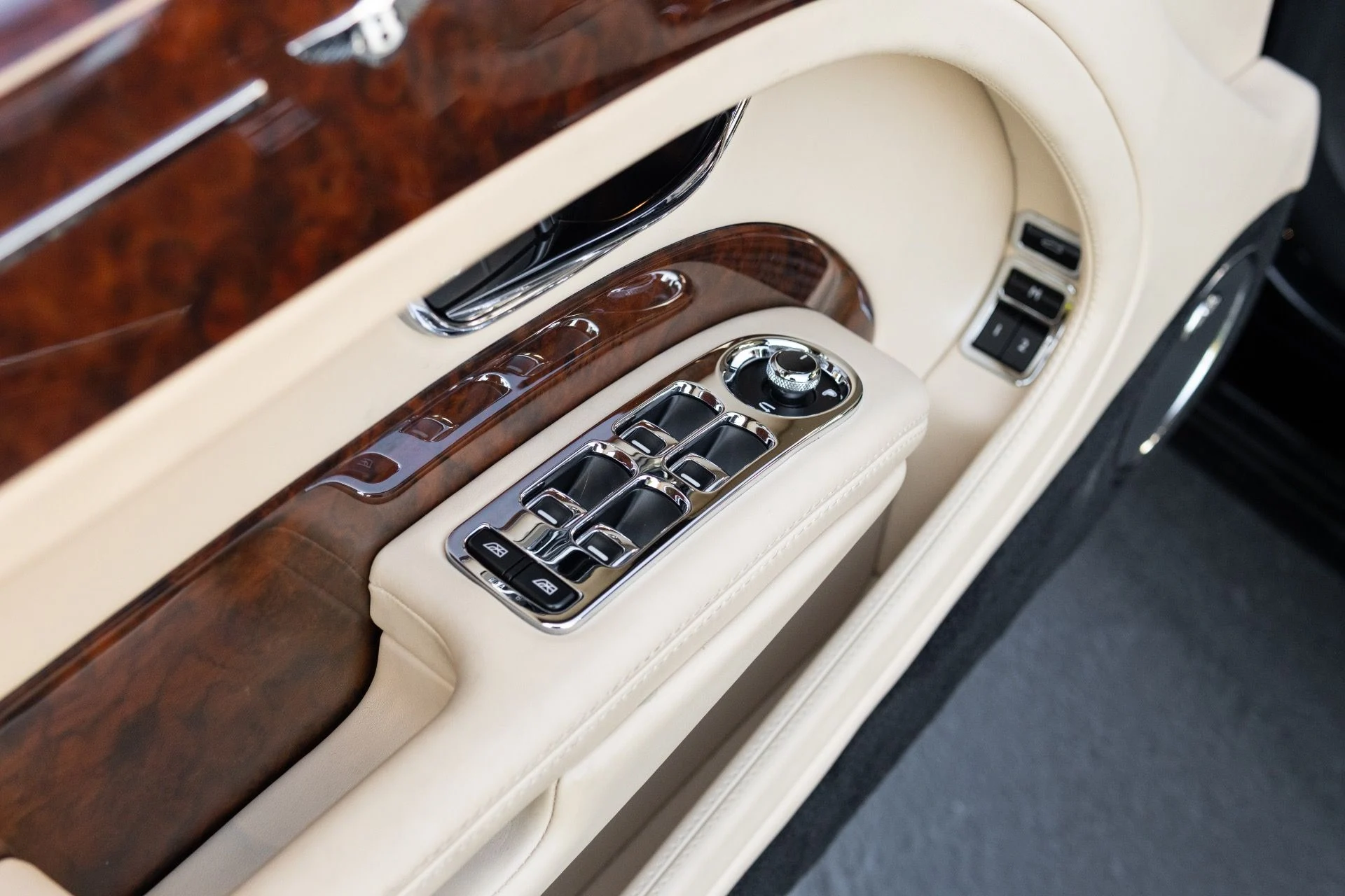 mph030_3839375396_Used_2014_Bentley_Mulsanne_1774576298_021e1384d0