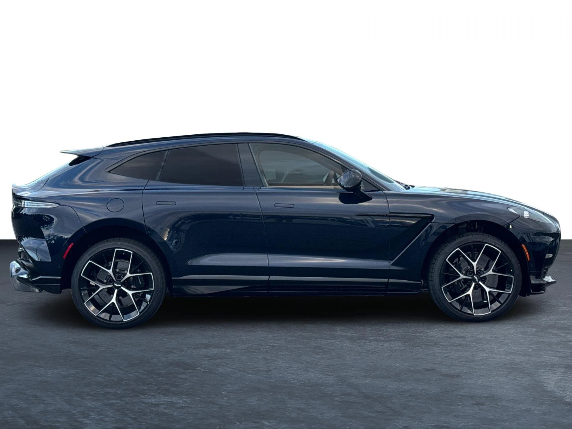 mph030_3840619757_New_2026_Aston_Martin_DBX_707_1767798697_a1ecc2c7b4