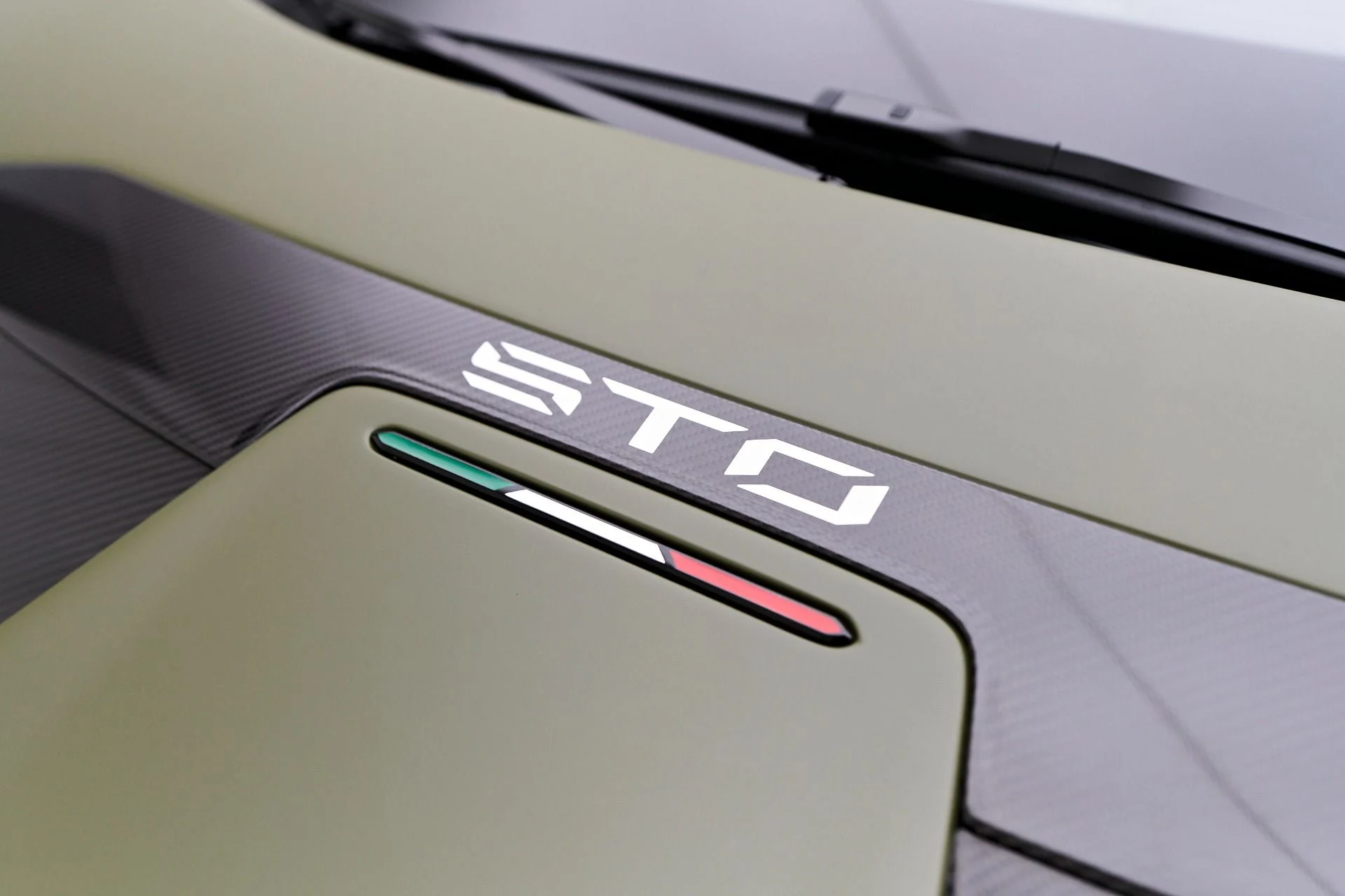 mph030_3840763178_Used_2023_Lamborghini_Huracan_STO_Base_1748993221_f459dda5a9
