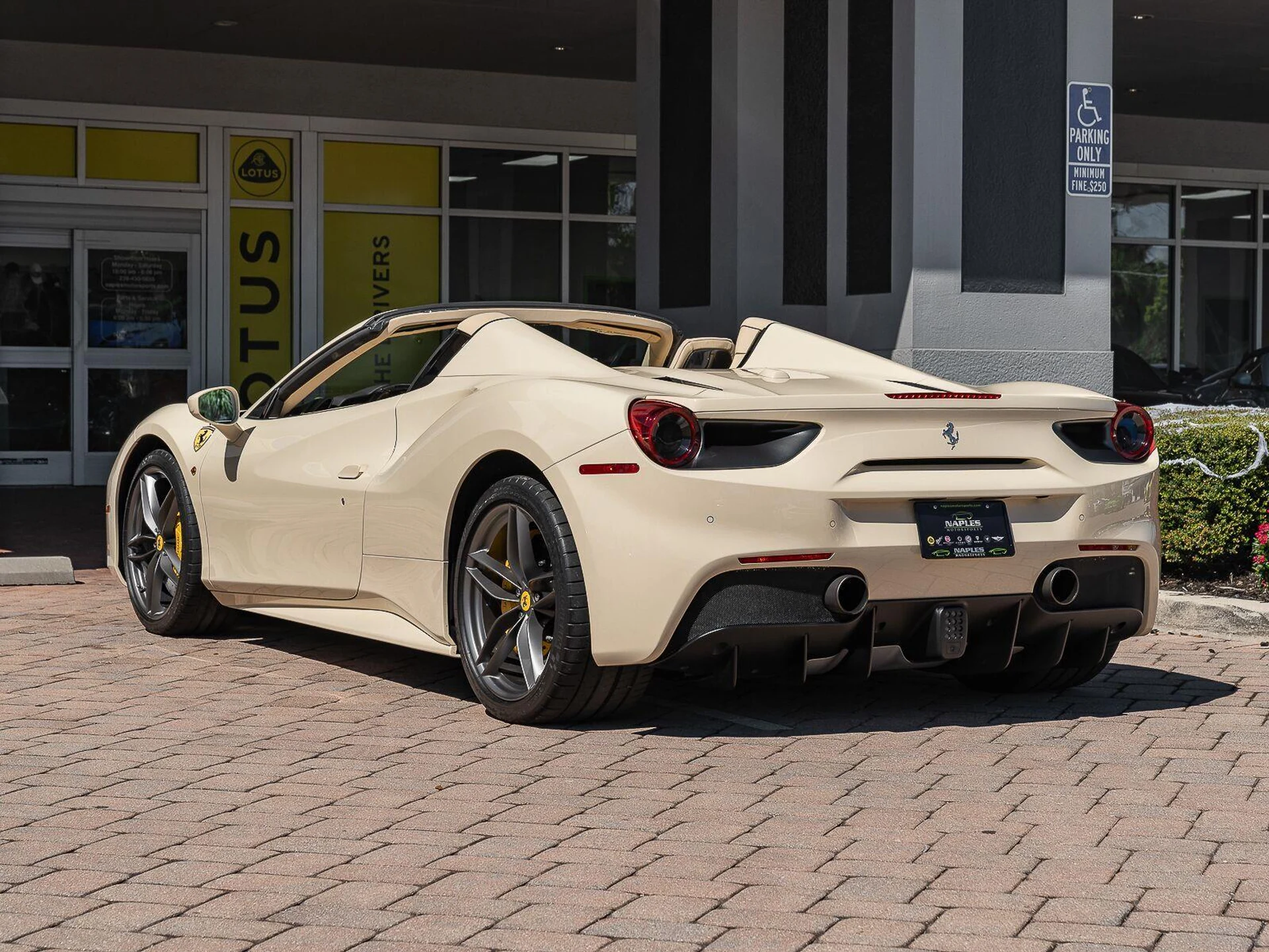 mph030_3841633395_Used_2016_ferrari_488_Spider_2dr_Conv_1785783815_592efc852e