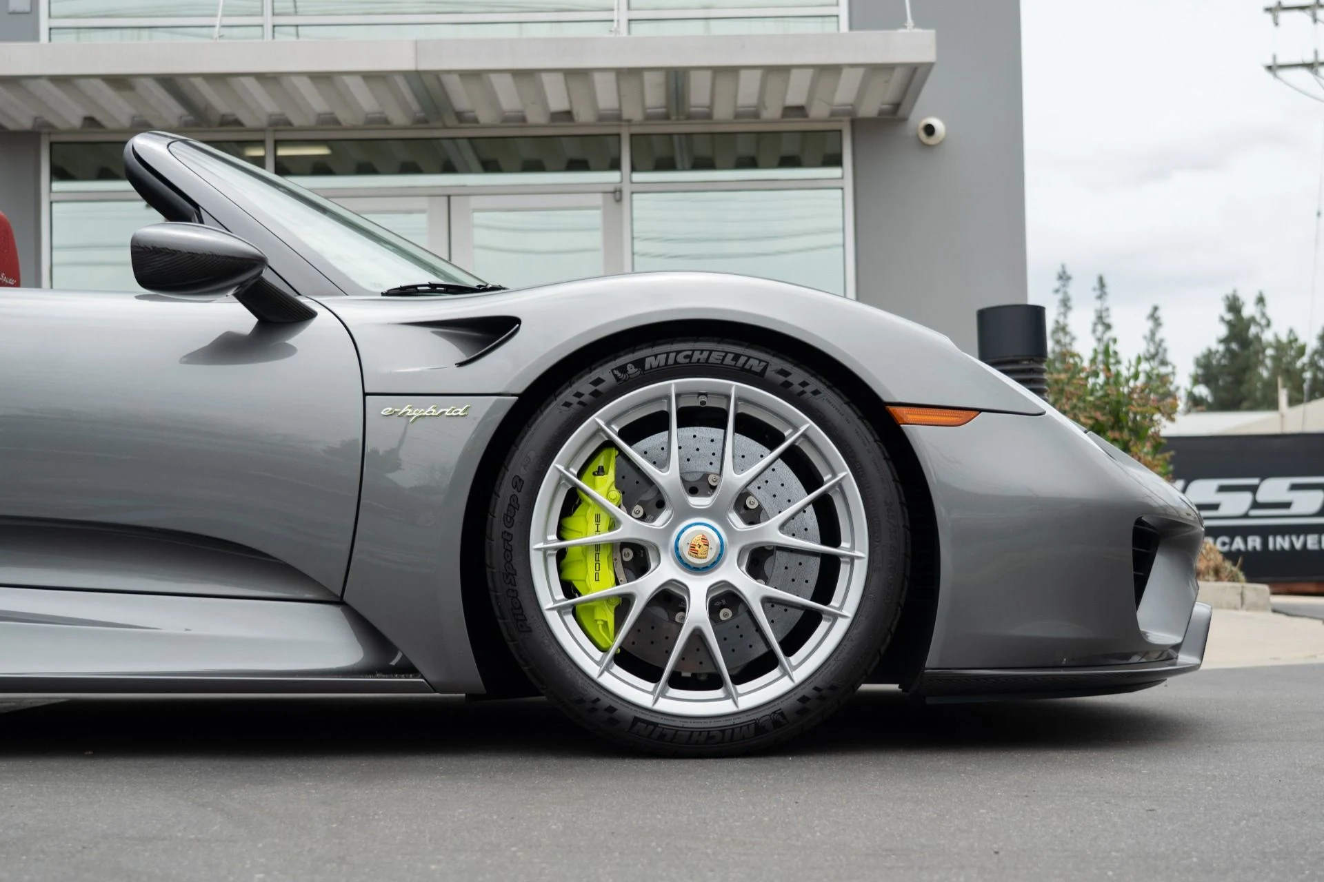 mph030_3858298727_Used_2015_Porsche_918_Spyder_1756496999_ab3c02fd17