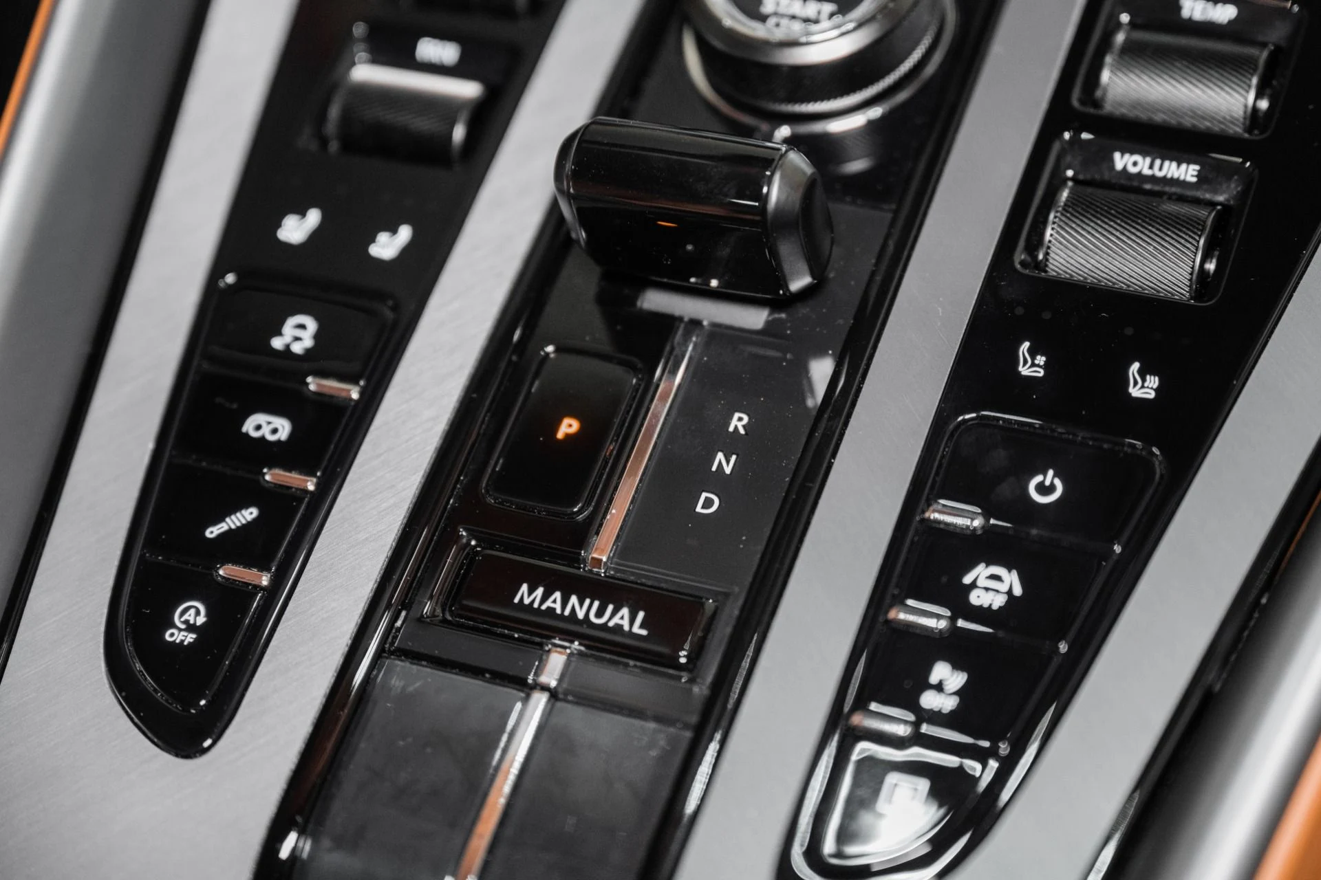 mph030_3860134577_Used_2024_Aston_Martin_DB_12_V8_COUPE_1784304834_c8025e5aec