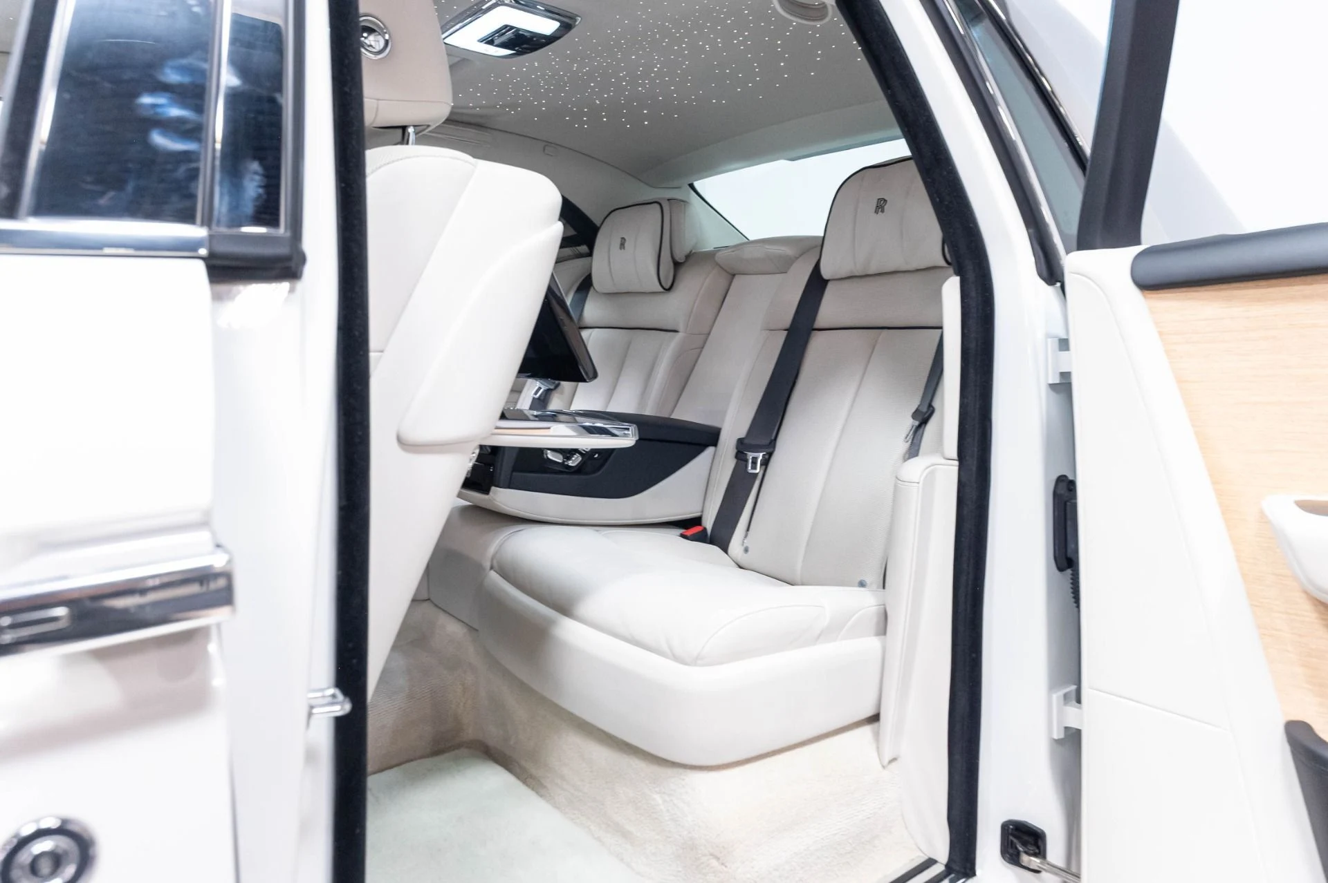 mph030_3866234119_Used_2019_Rolls_Royce_Phantom_1784063951_da2e3444c9