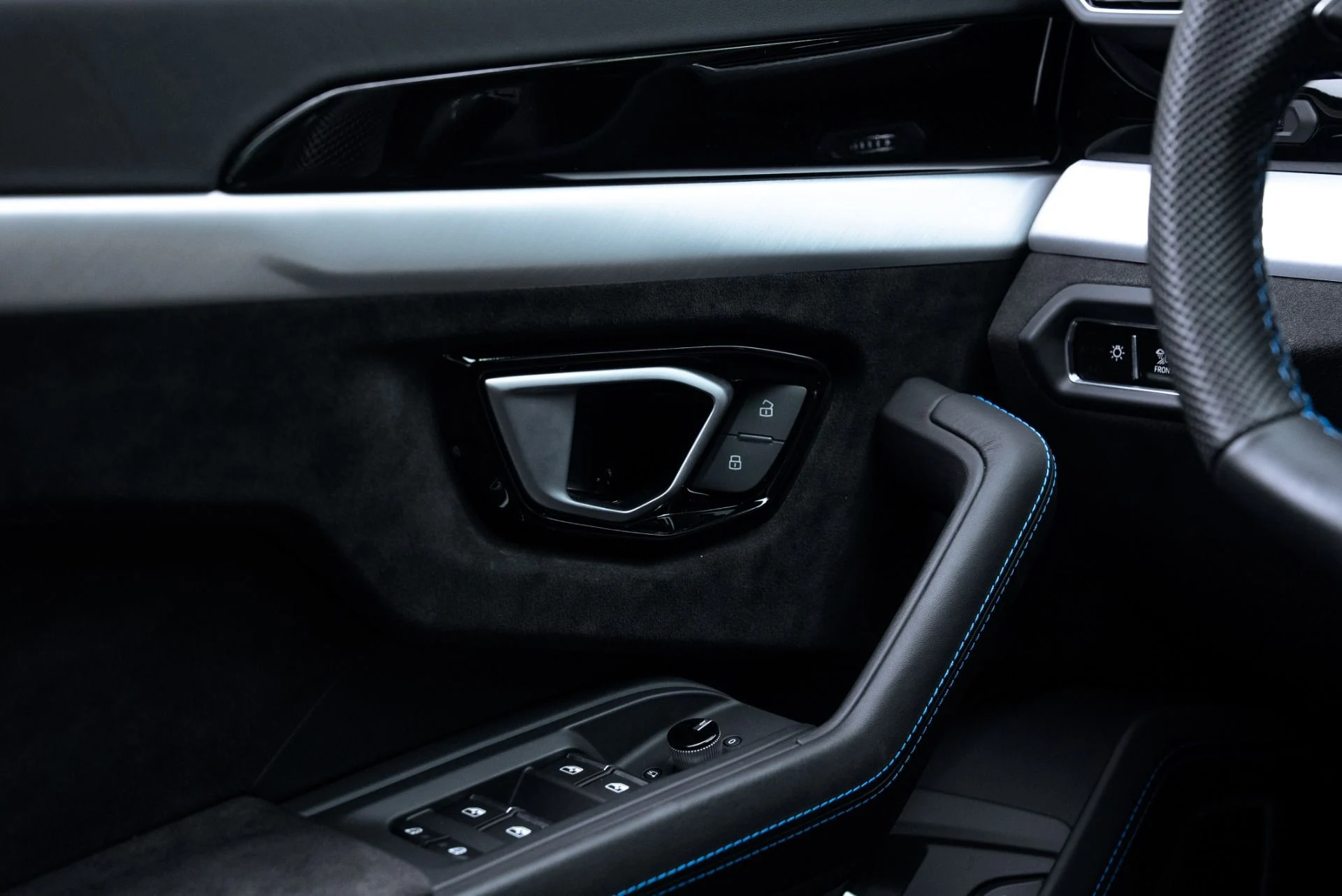 mph030_3877131346_Used_2024_Lamborghini_Urus_S_1774974370_746a4ef053