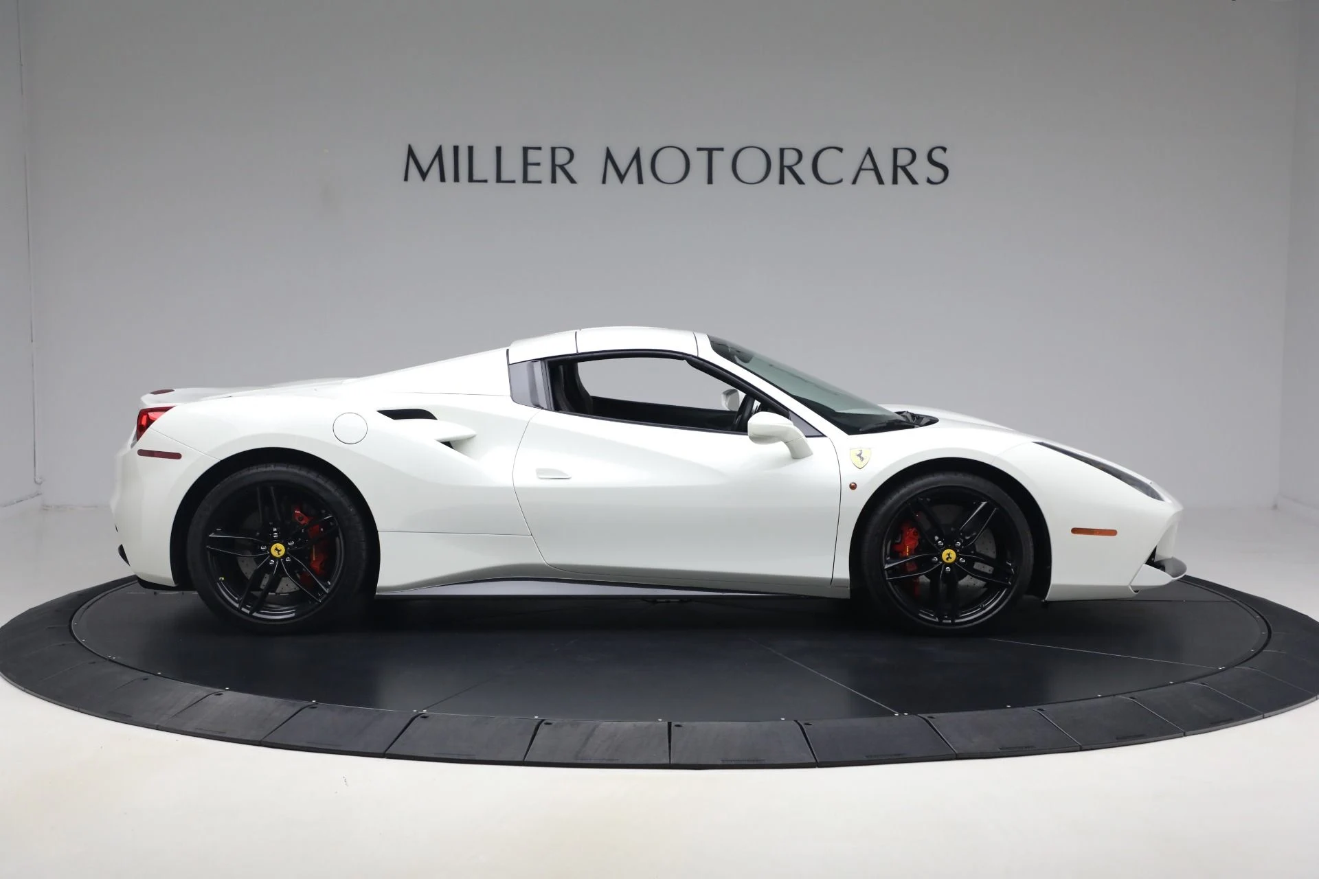 mph030_3877736831_Used_2016_Ferrari_488_Spider_1789756866_c9a565221e