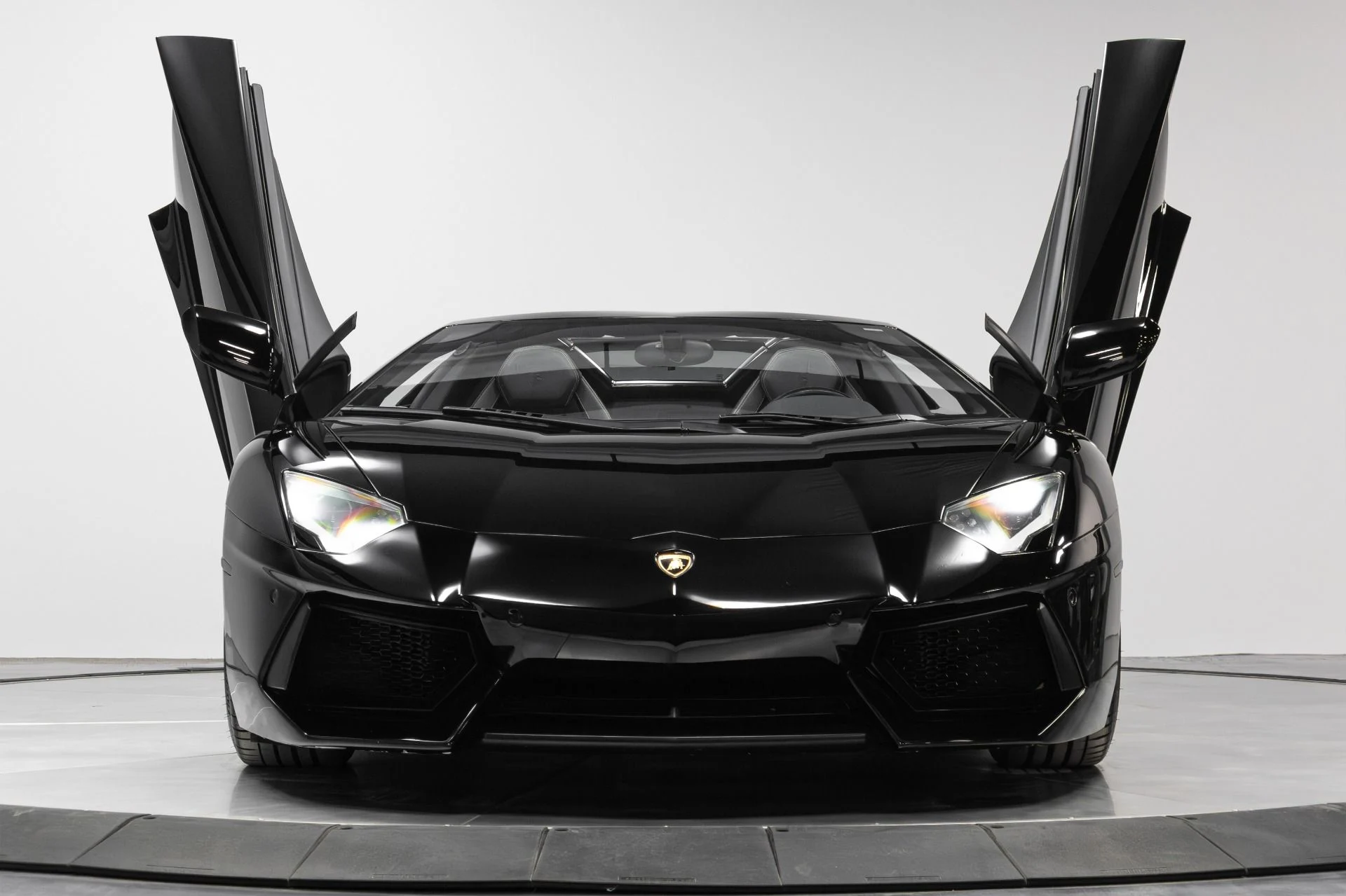 mph030_3881900484_Used_2015_Lamborghini_Aventador_LP_700_4_1770952947_30057bd491