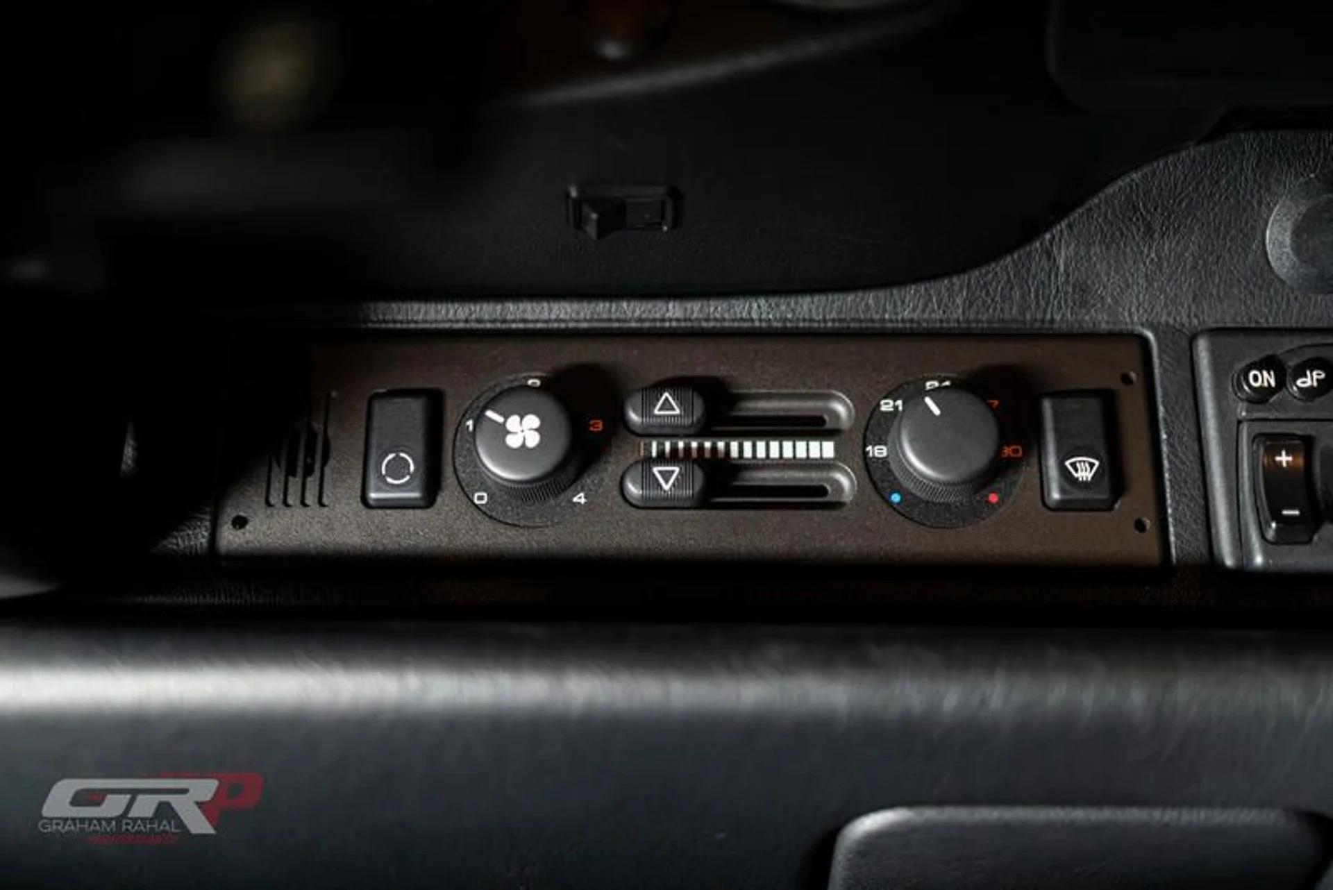 mph030_3882323734_B6368_AE_5_6_E00_4493_ADA_7_53665_B2503_AB_5b0de6302c