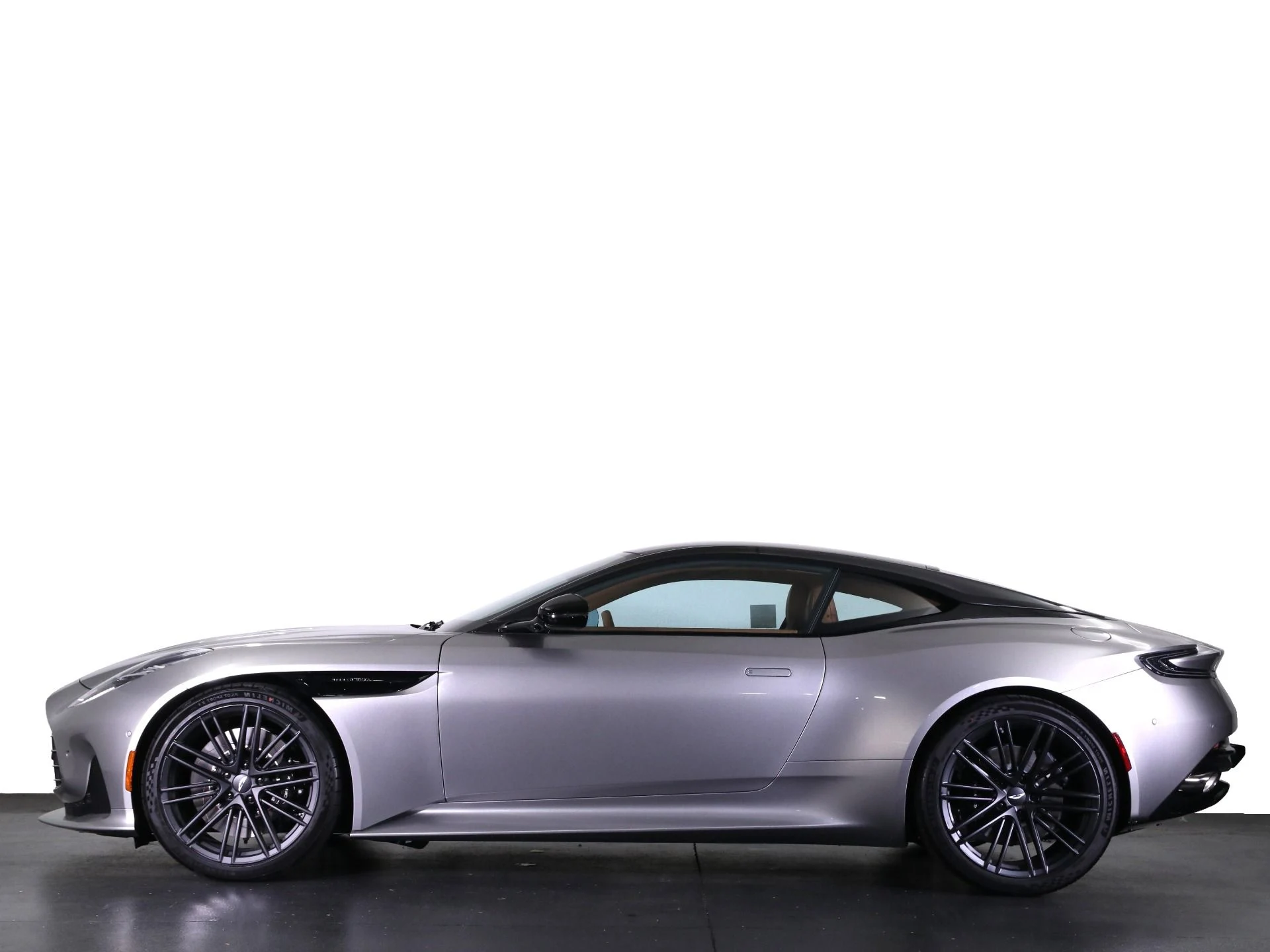 mph030_3888938104_New_2025_Aston_Martin_DB_12_1758482446_a9a05be535